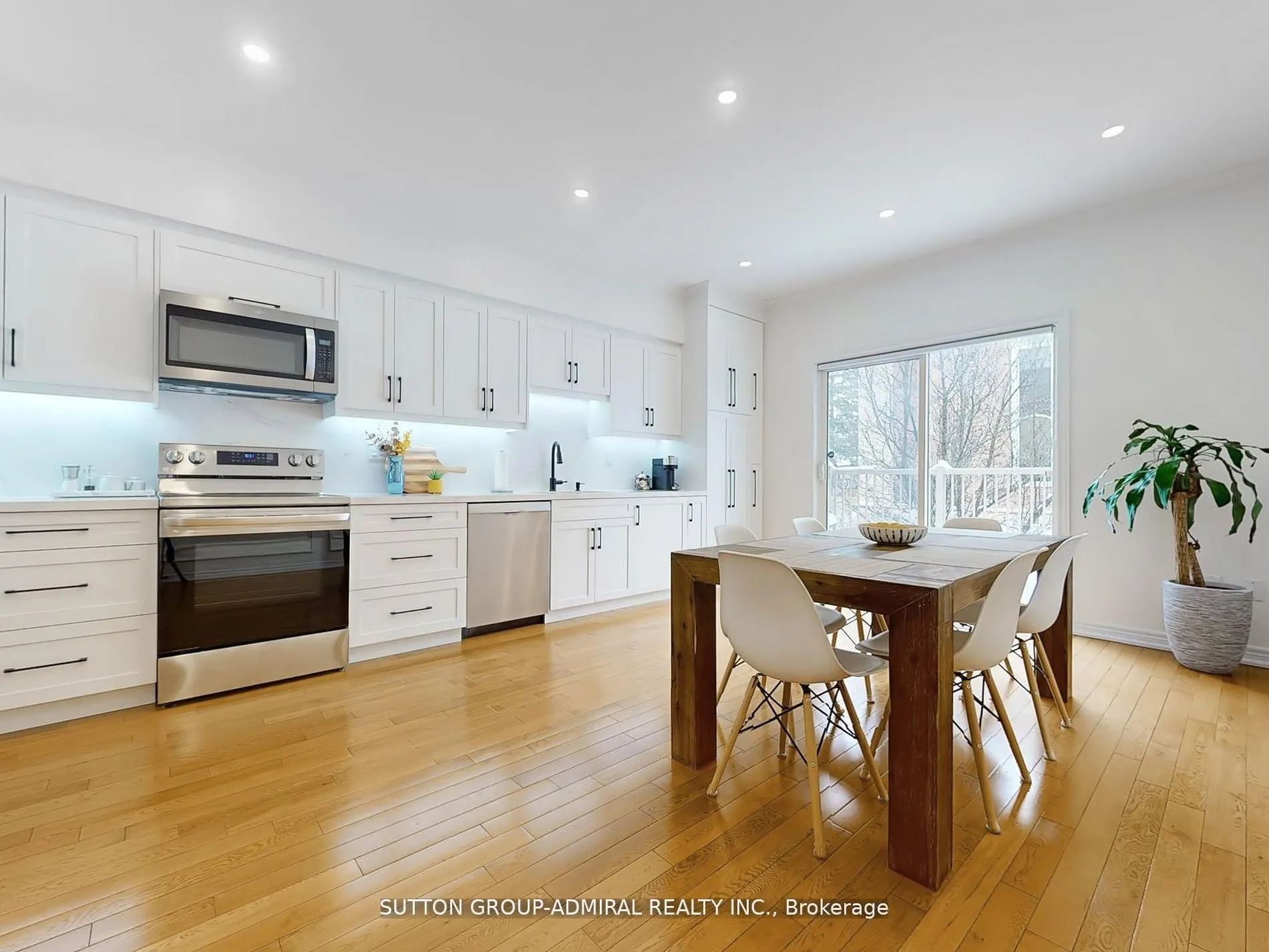 9241 Bathurst Street, #5