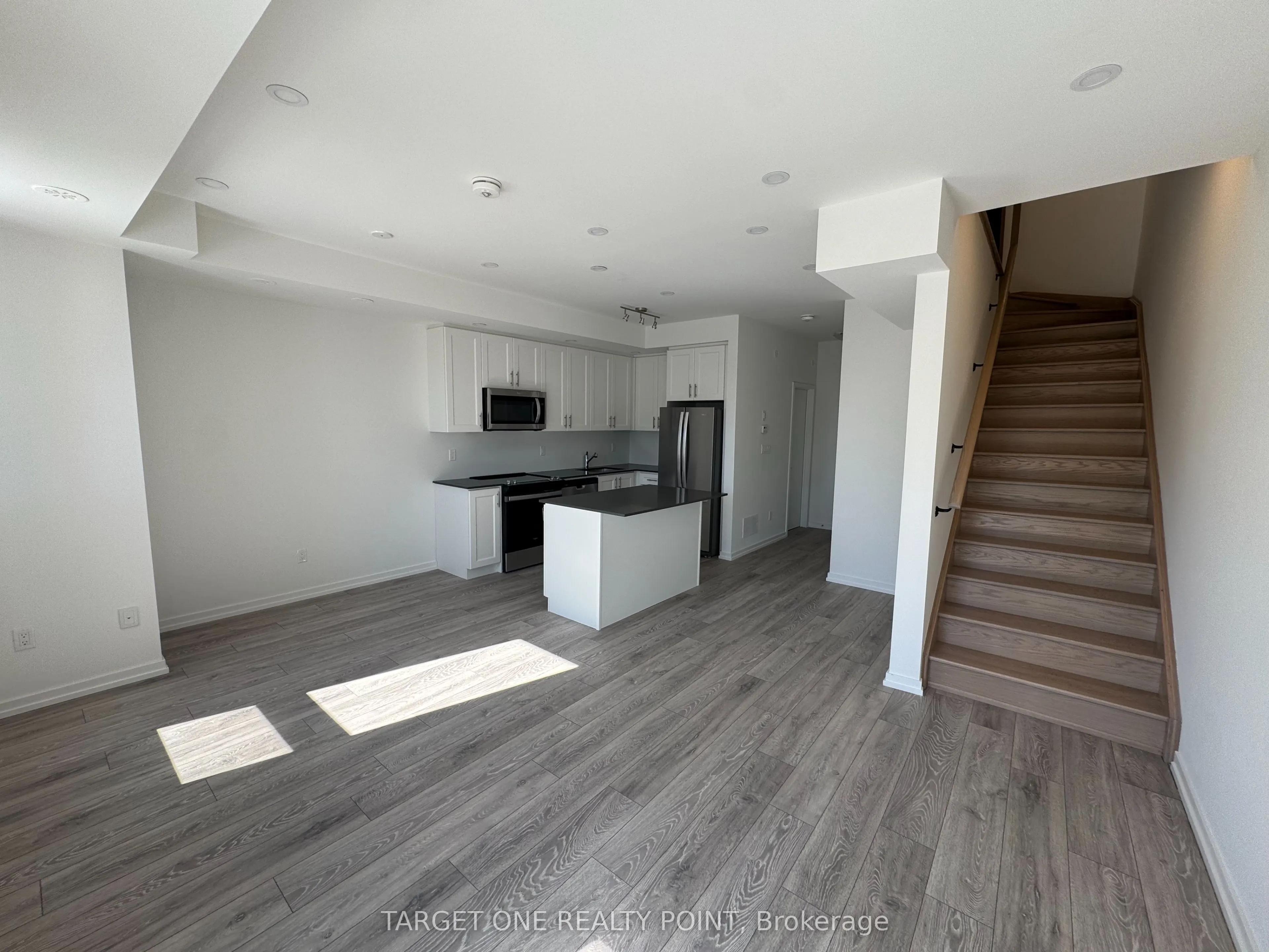 24 Lytham Green Circ Circle, #4