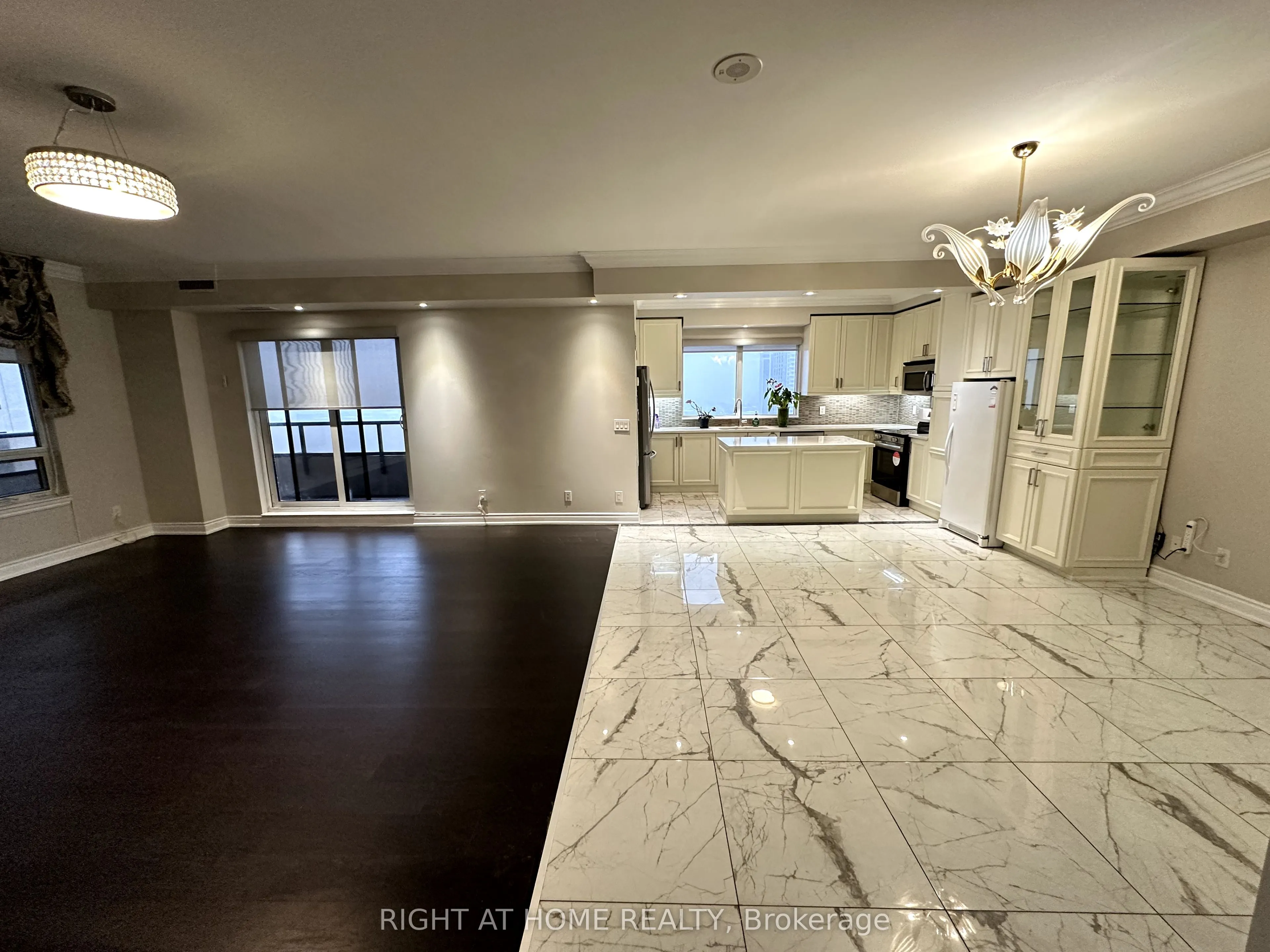9245 Jane Street, #1604