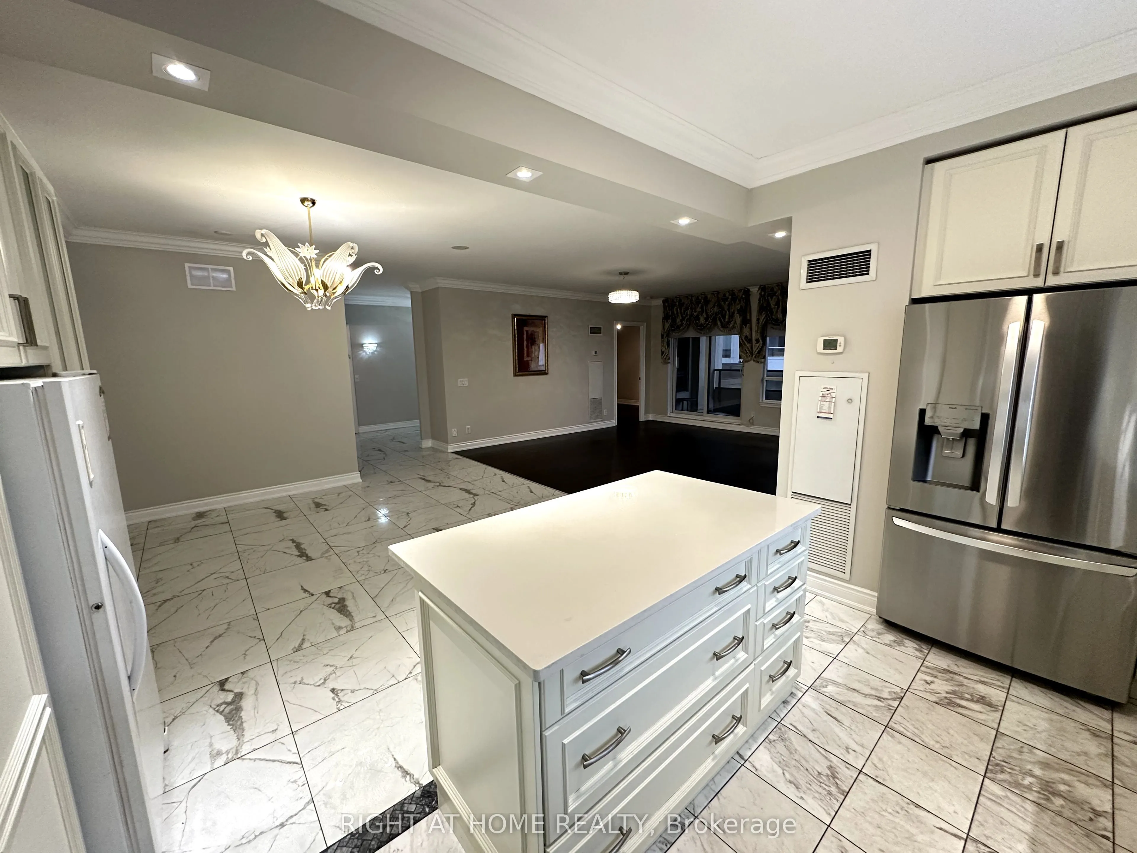 9245 Jane Street, #1604