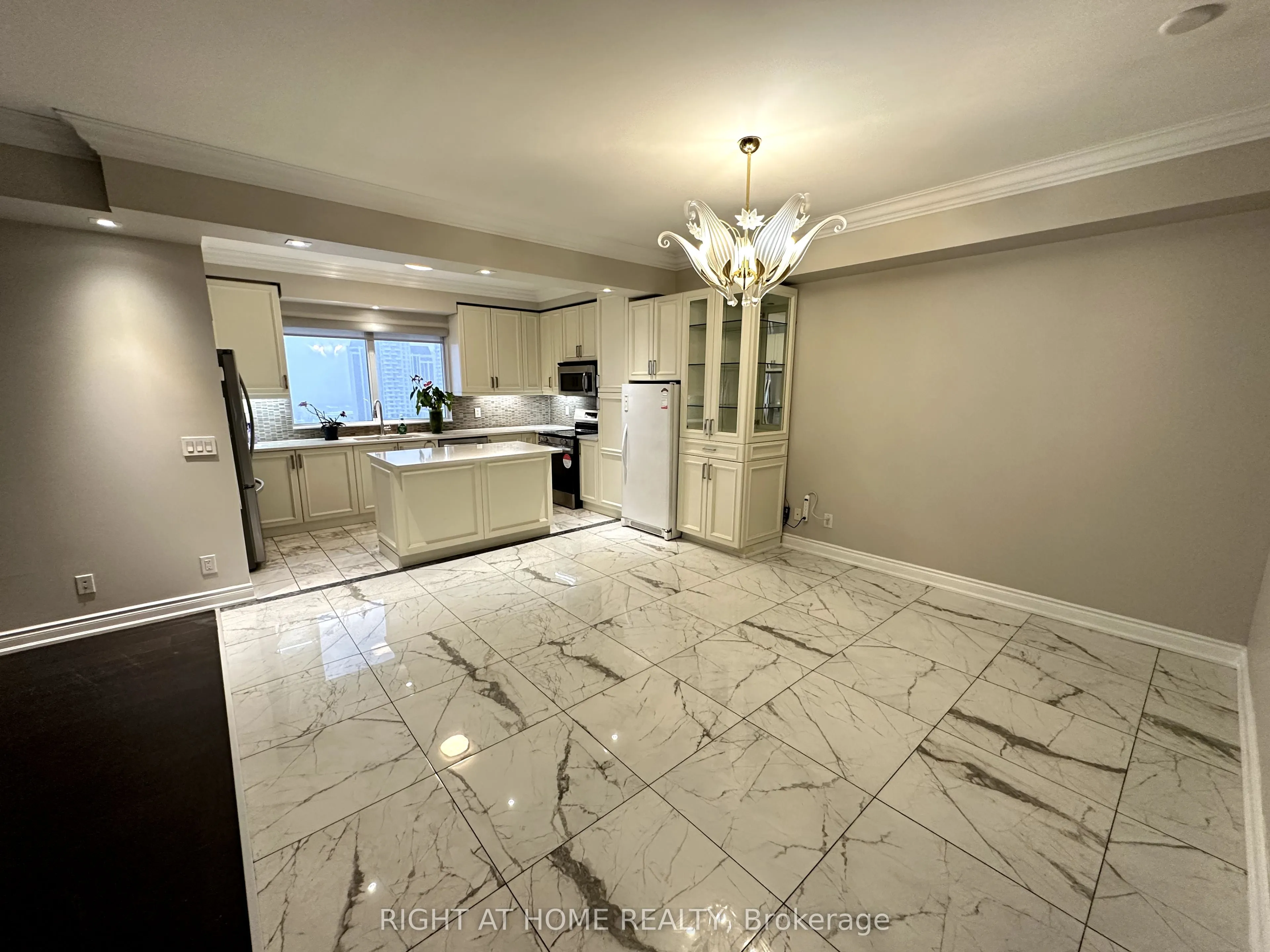 9245 Jane Street, #1604