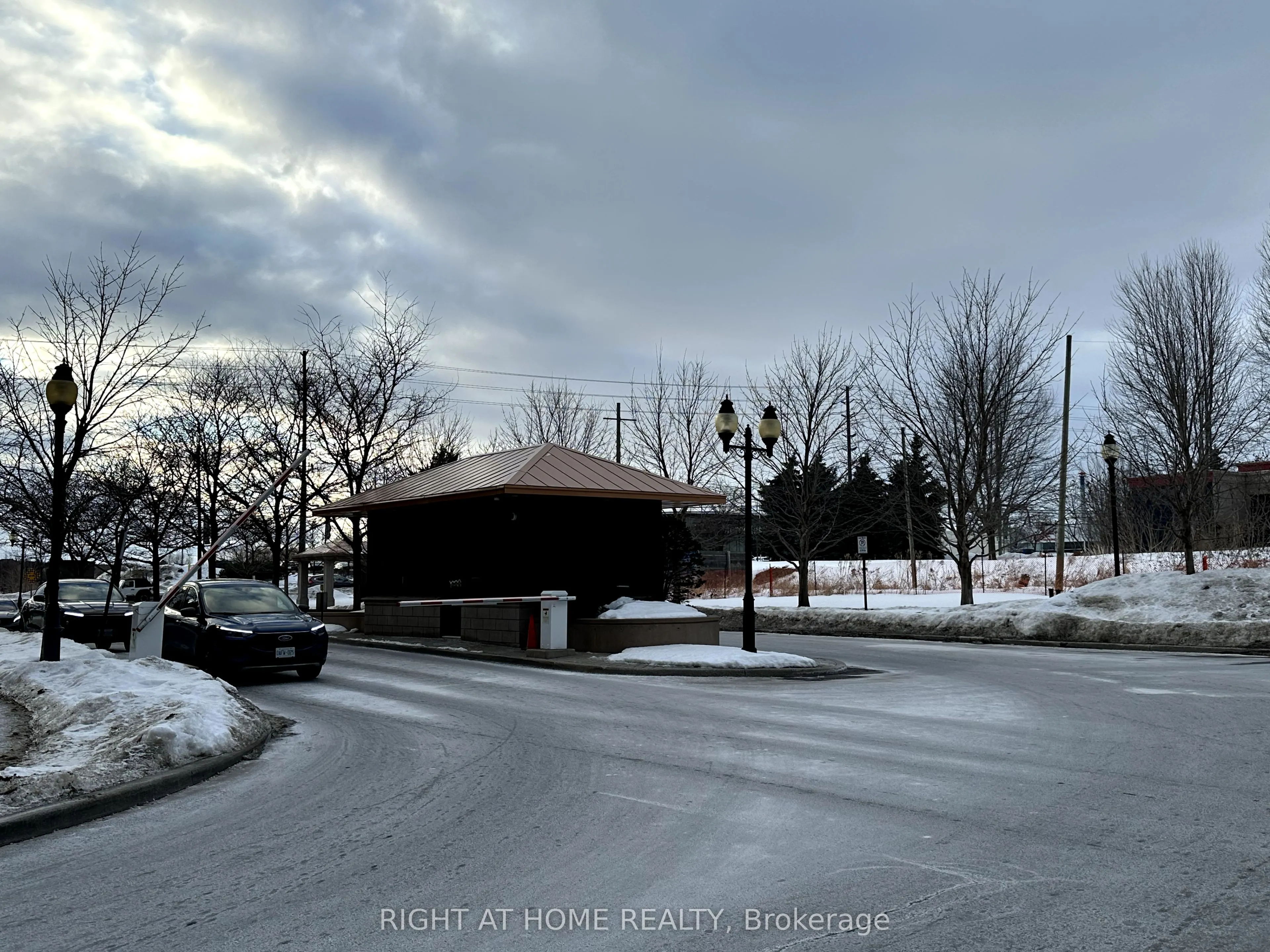 9245 Jane Street, #1604