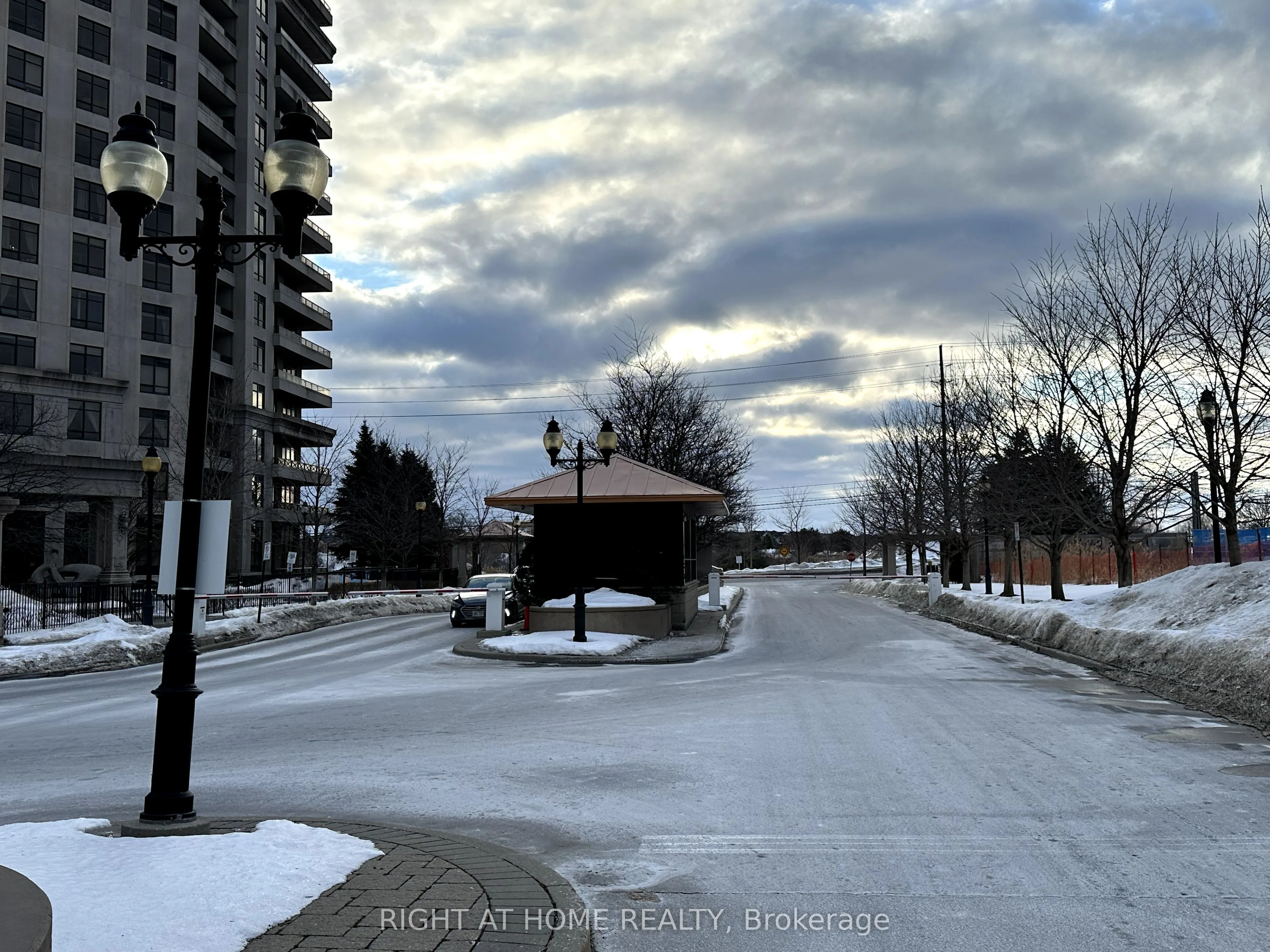 9245 Jane Street, #1604