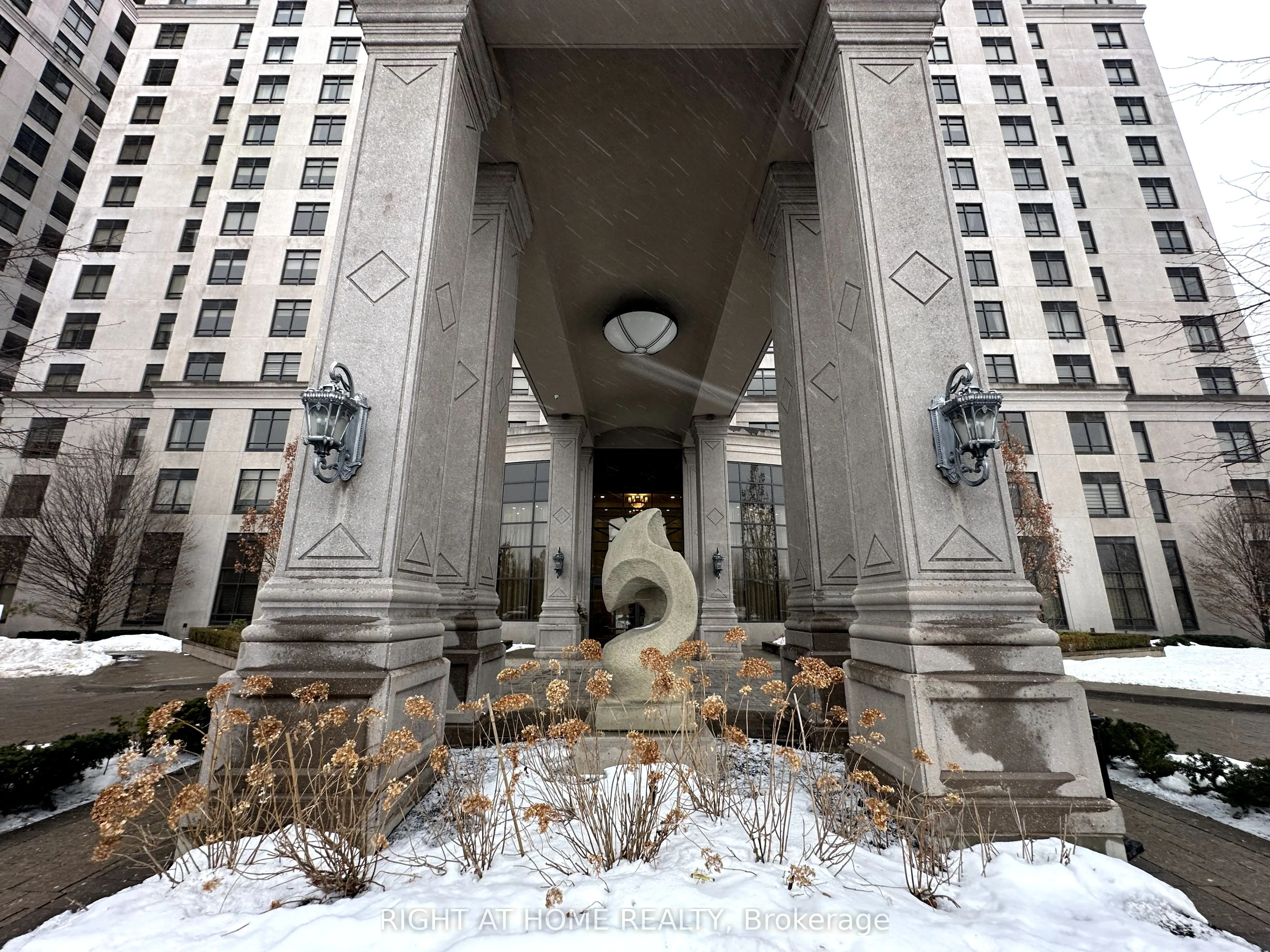 9245 Jane Street, #1604