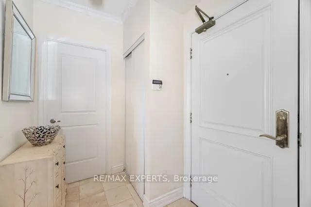 9255 Jane Street, #809