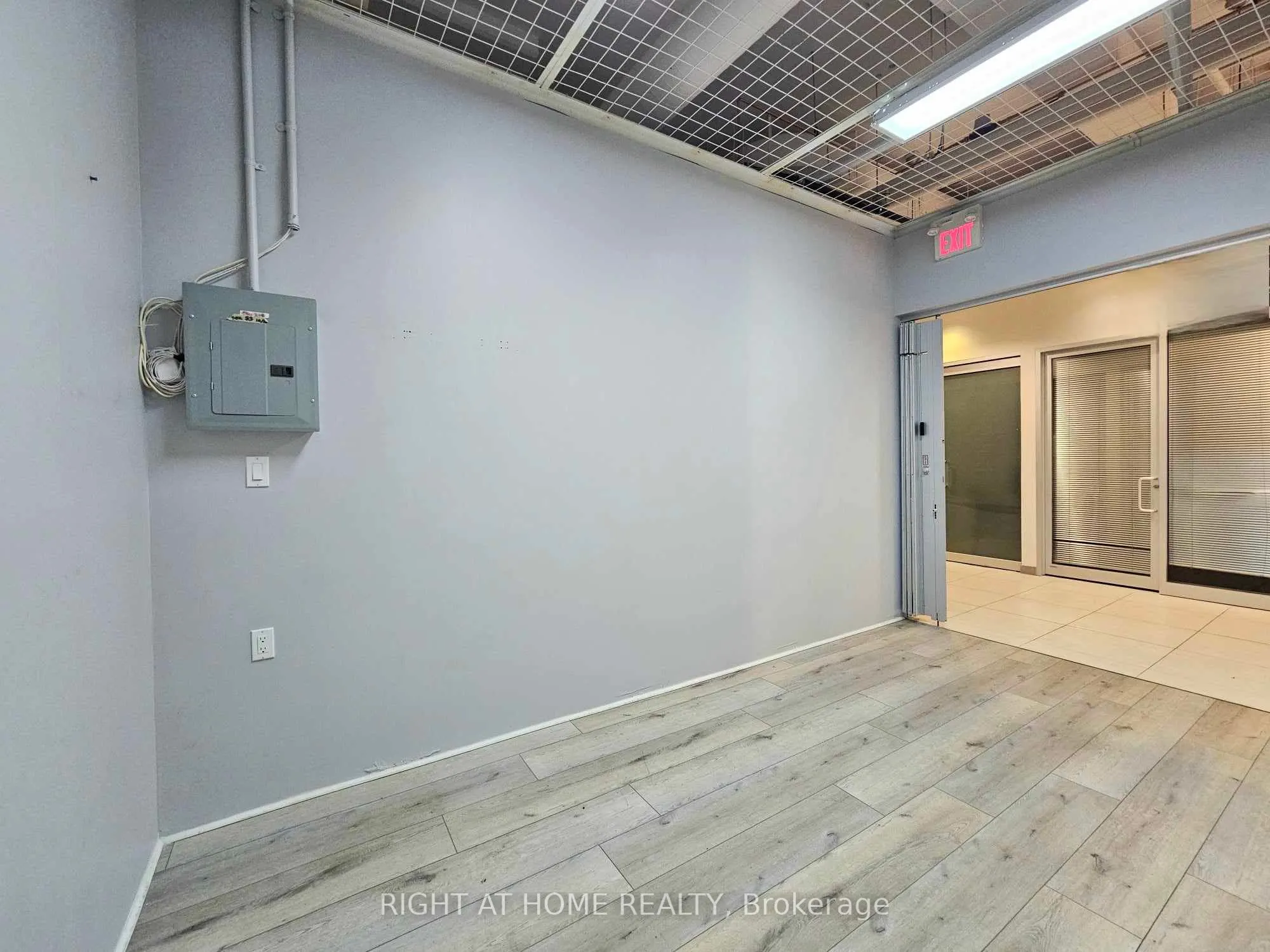 7181 Yonge Street, #214