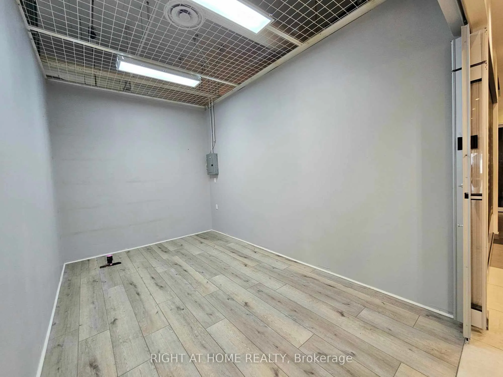 7181 Yonge Street, #214