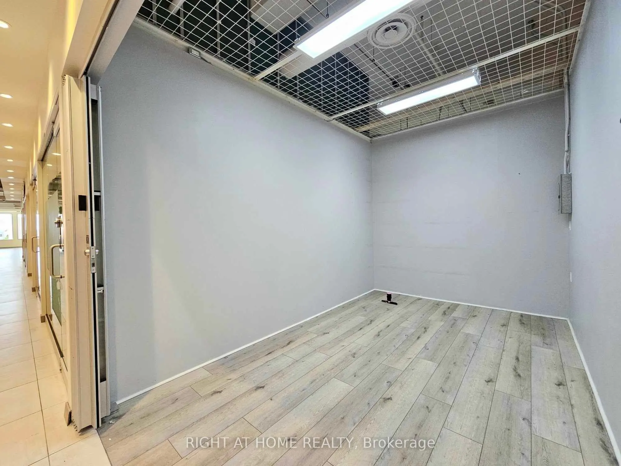 7181 Yonge Street, #214