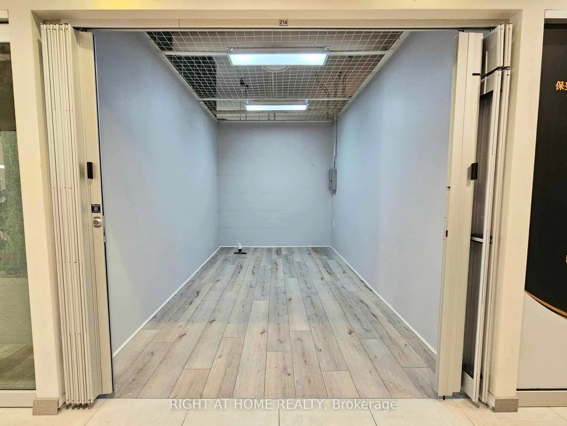 7181 Yonge Street, #214