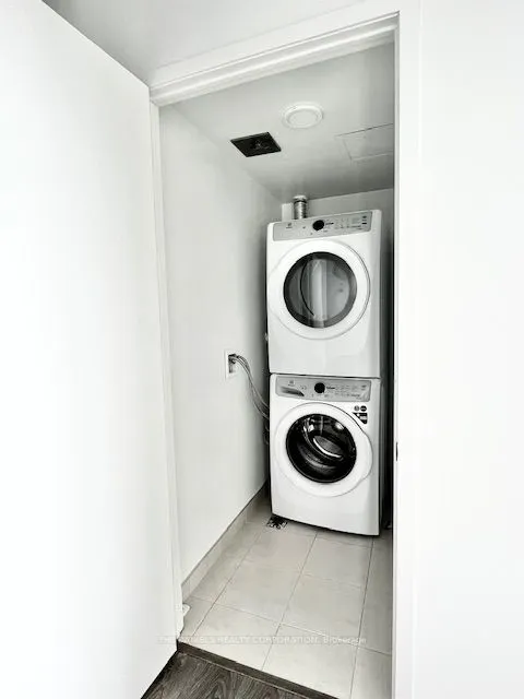 8 Beverley Glen Boulevard #1010