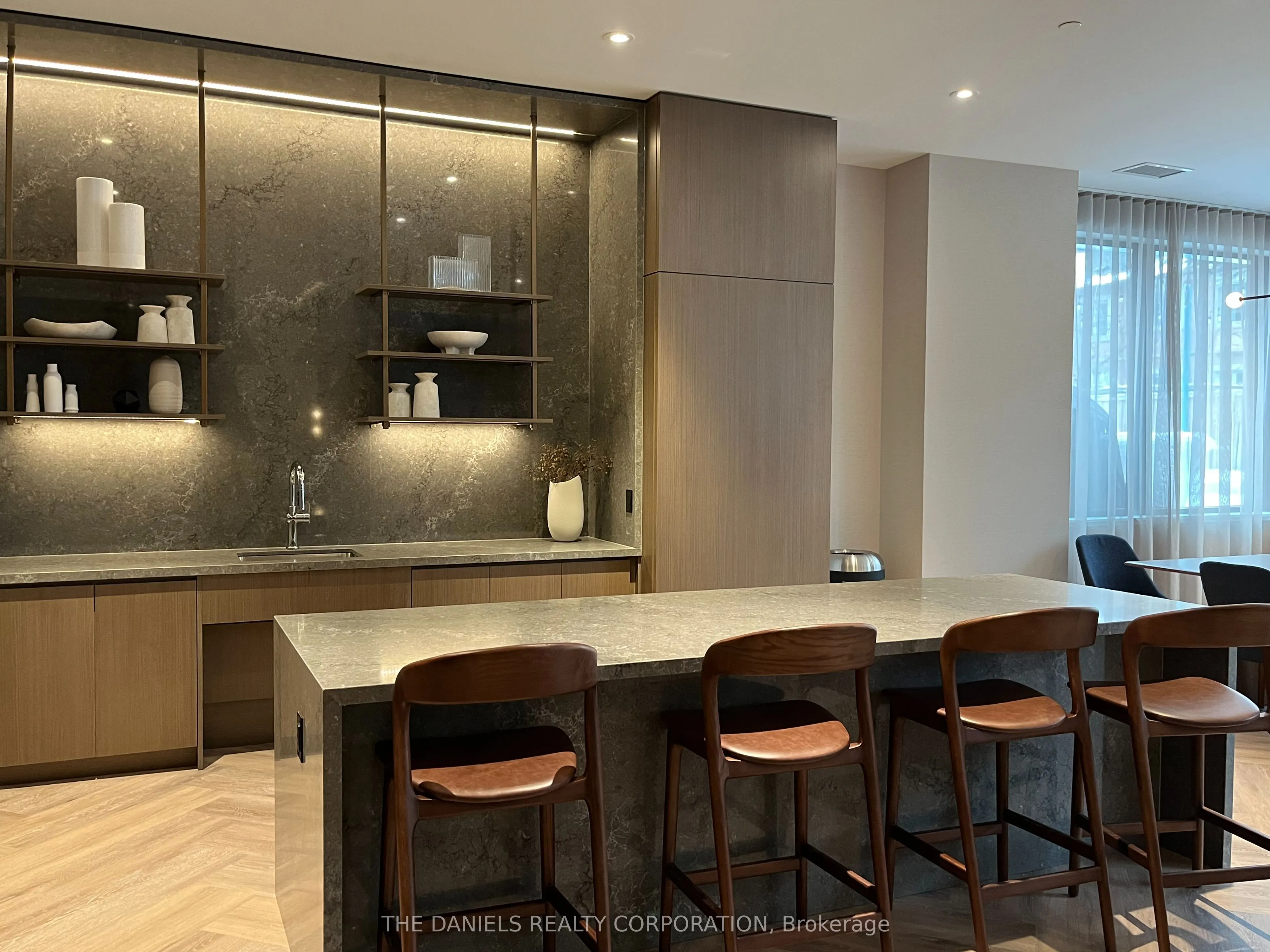8 Beverley Glen Boulevard #1010