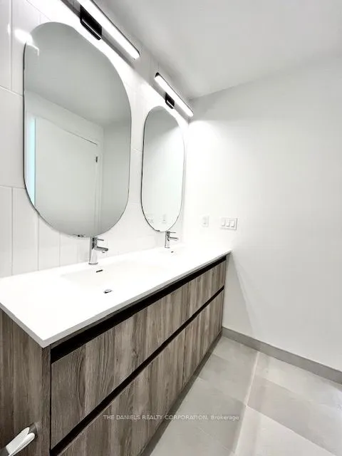 8 Beverley Glen Boulevard #1010