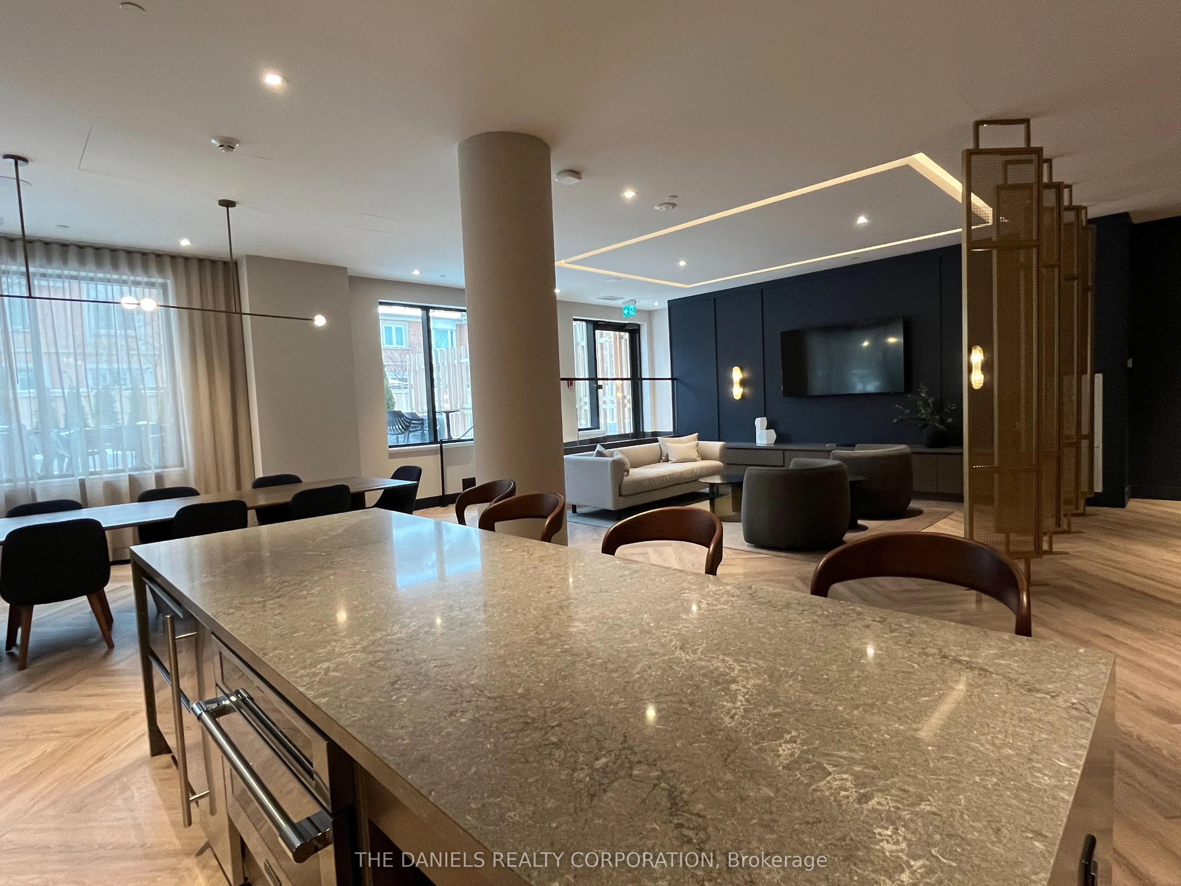 8 Beverley Glen Boulevard #1010