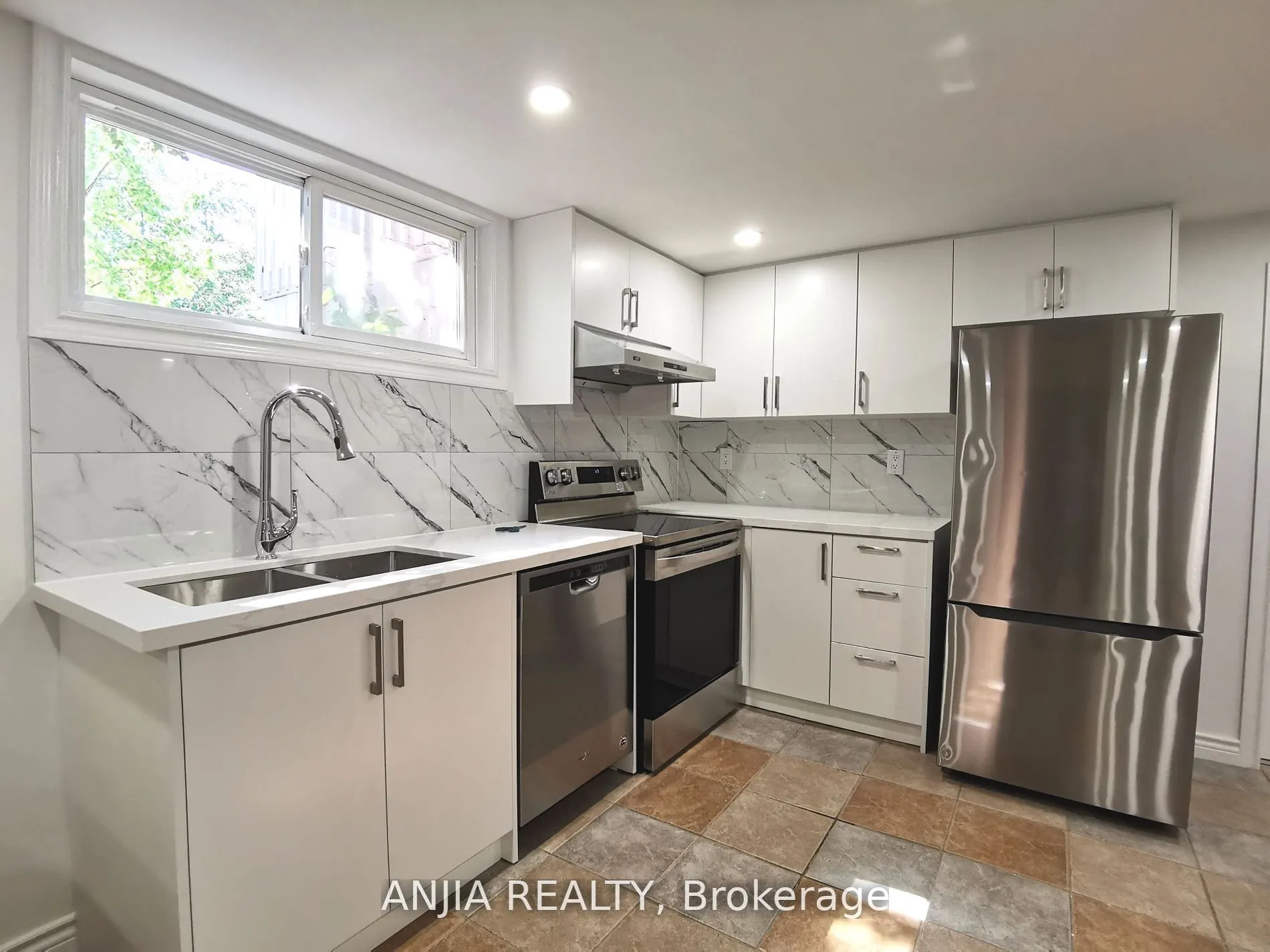 442 Bonita Crescent