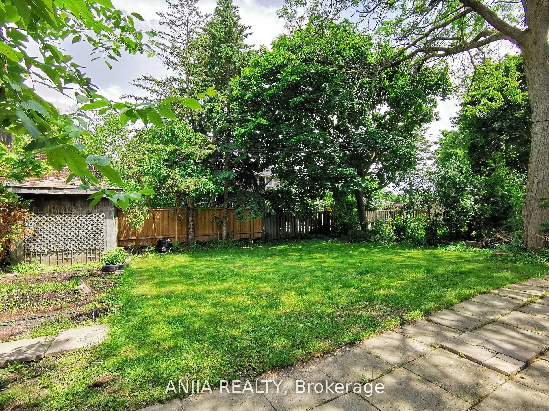 442 Bonita Crescent
