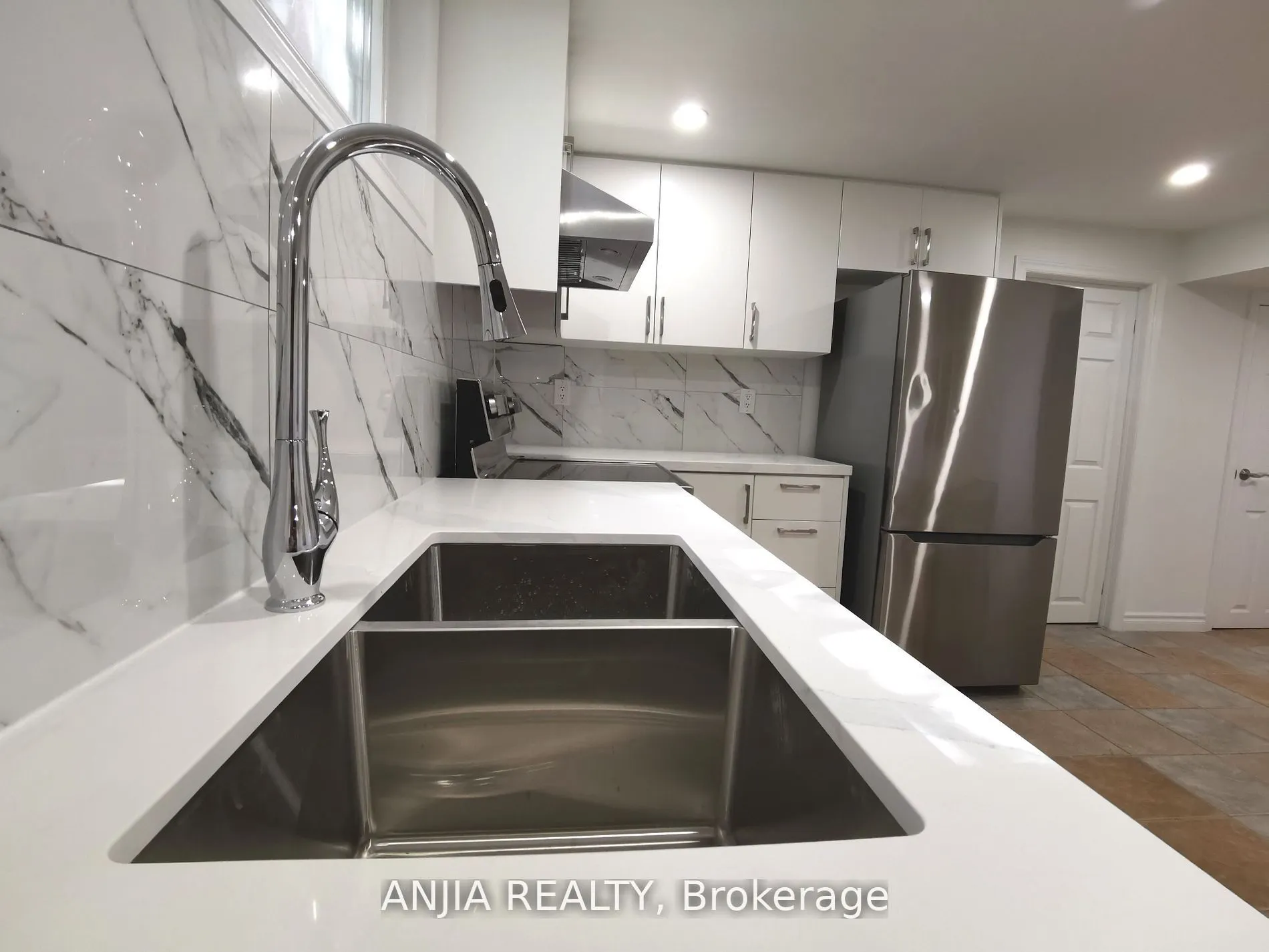 442 Bonita Crescent