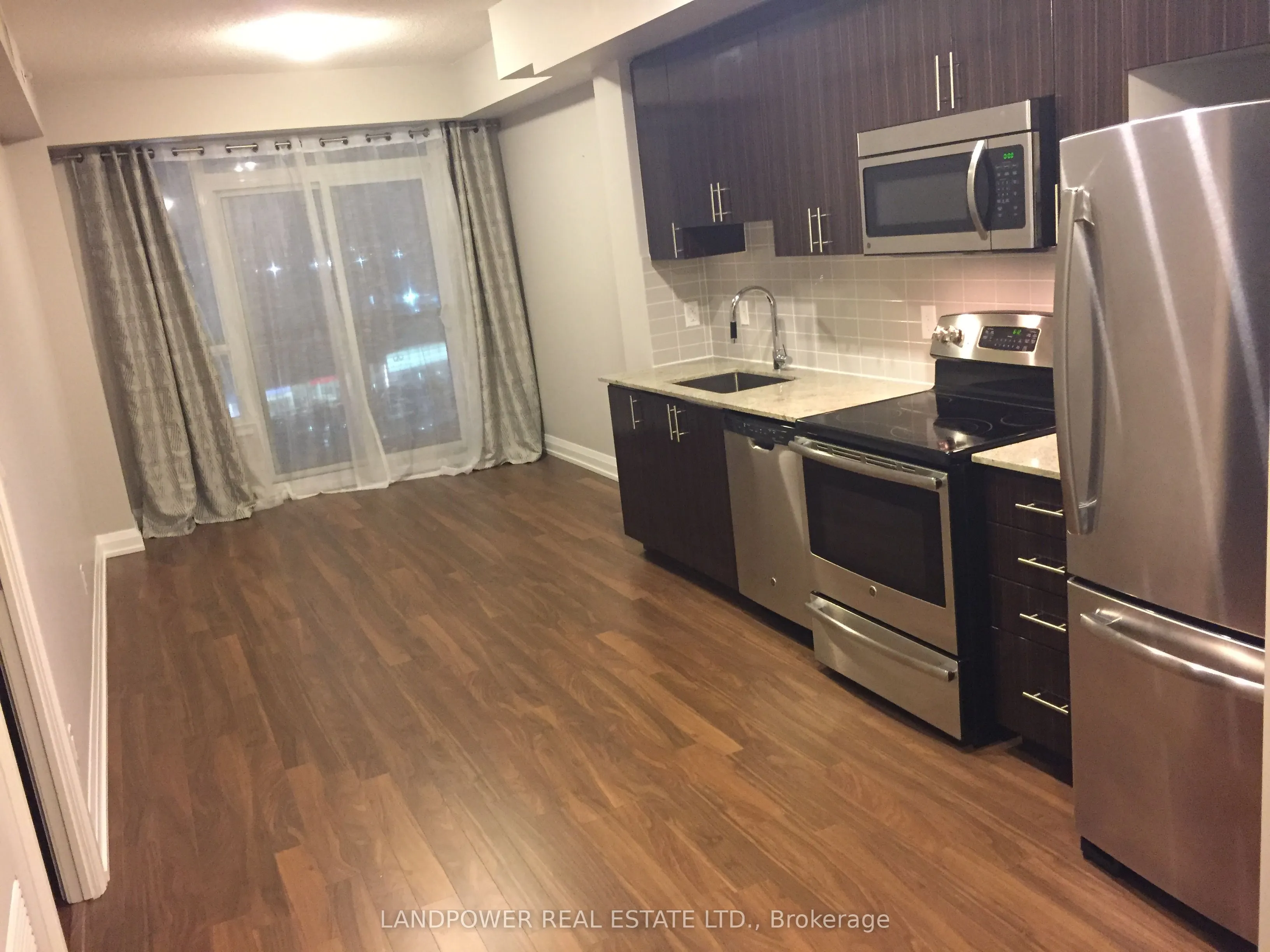 7161 Yonge Street, #820