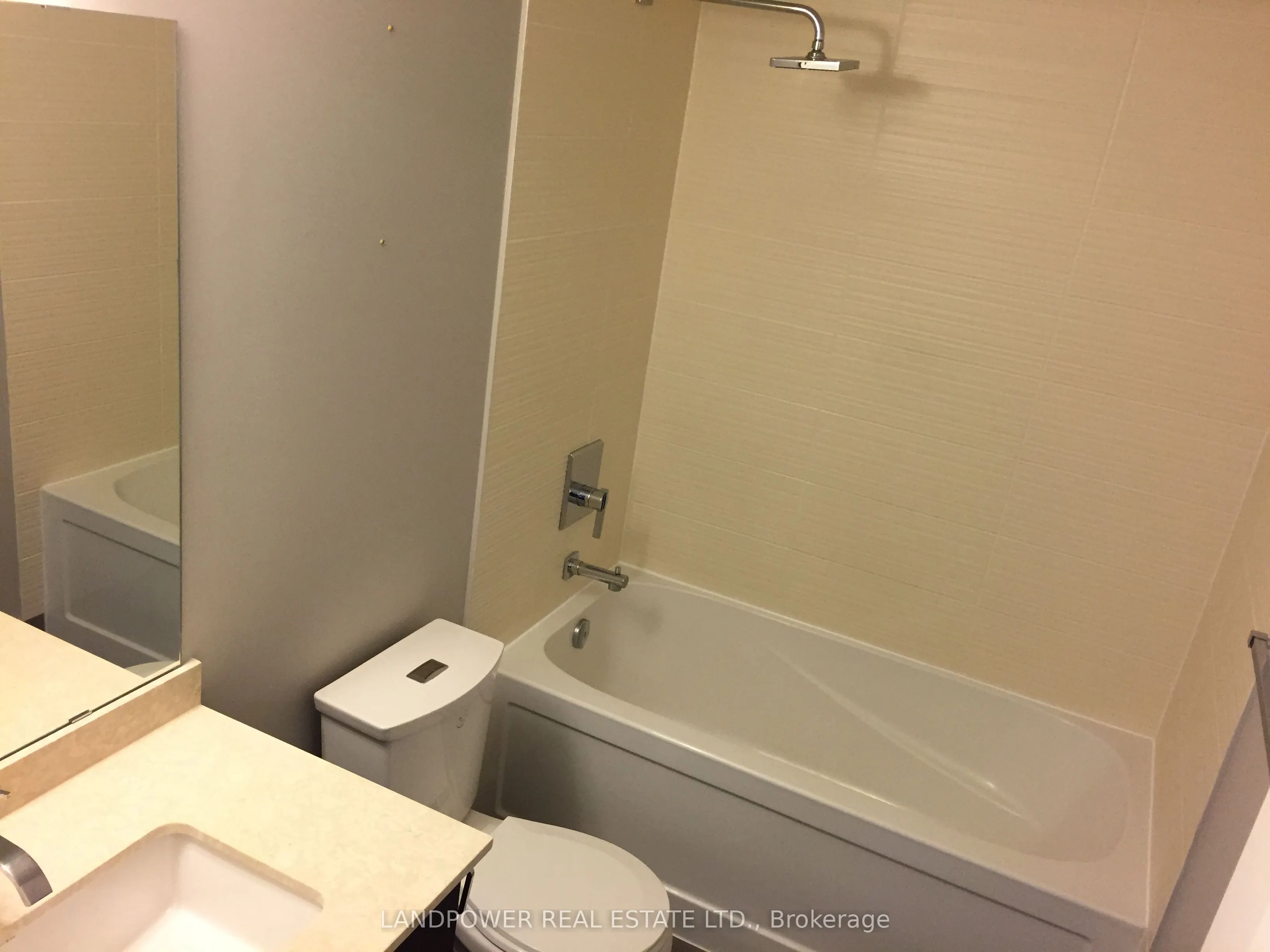 7161 Yonge Street, #820