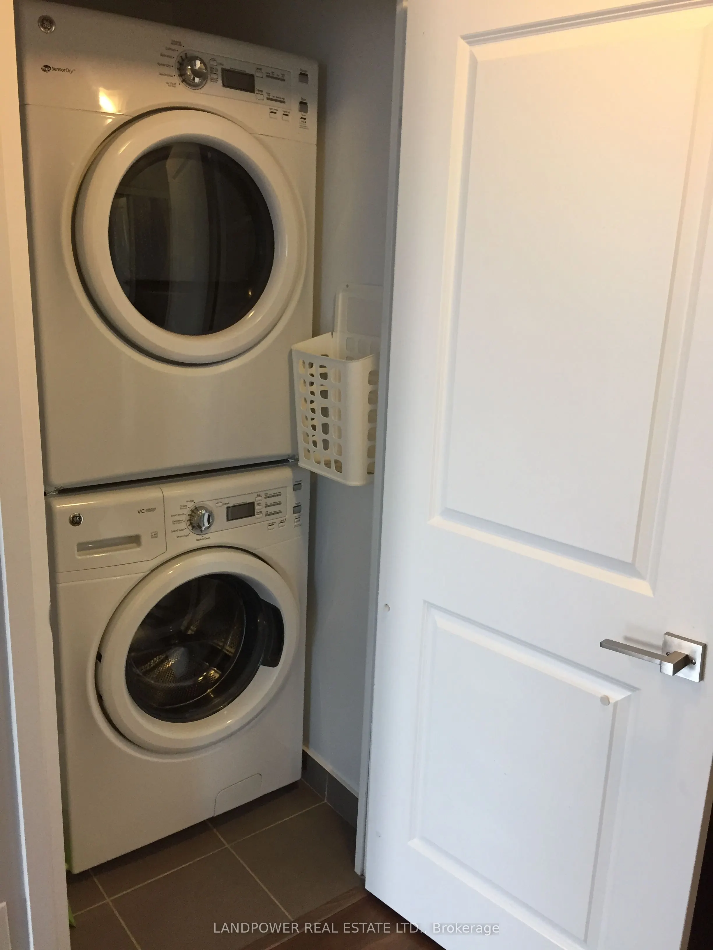 7161 Yonge Street, #820
