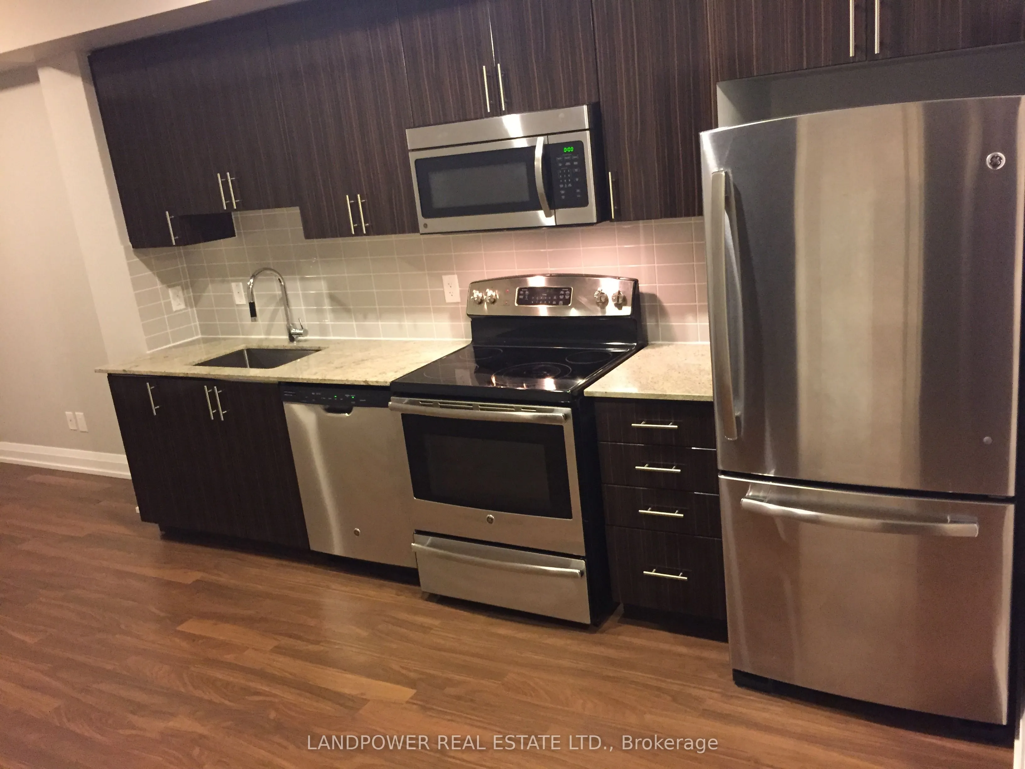 7161 Yonge Street, #820