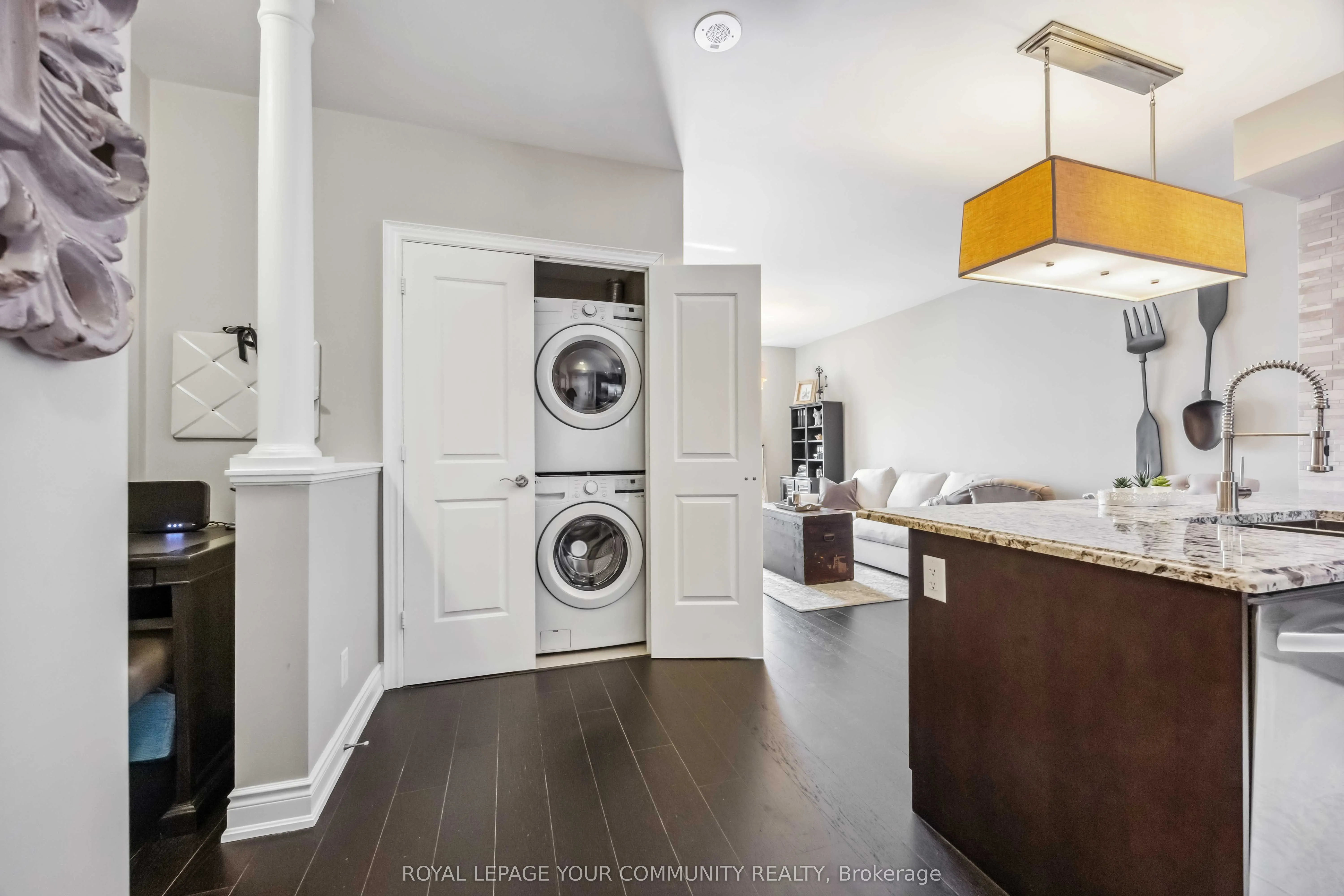 9245 Jane Street, #1209
