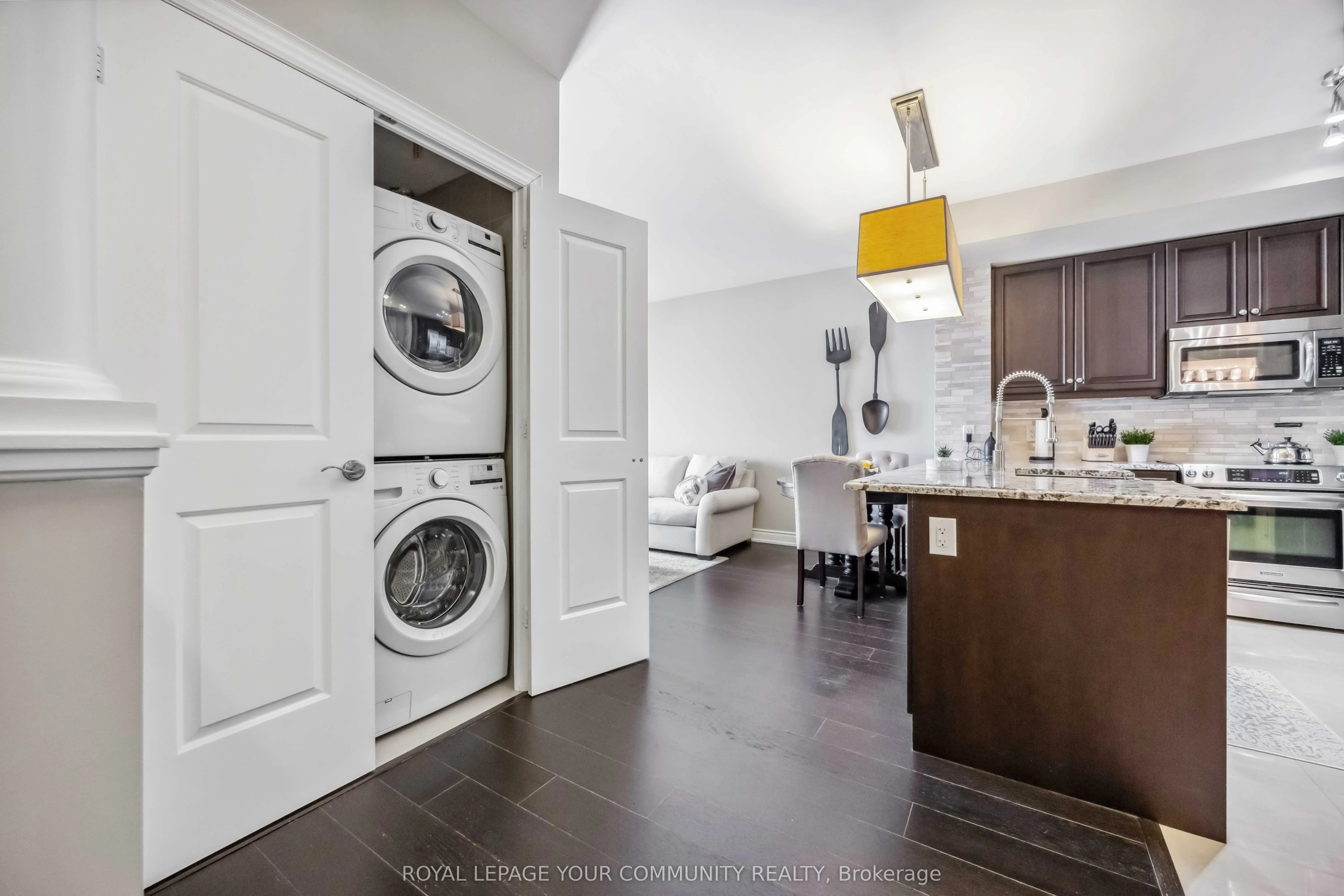9245 Jane Street, #1209
