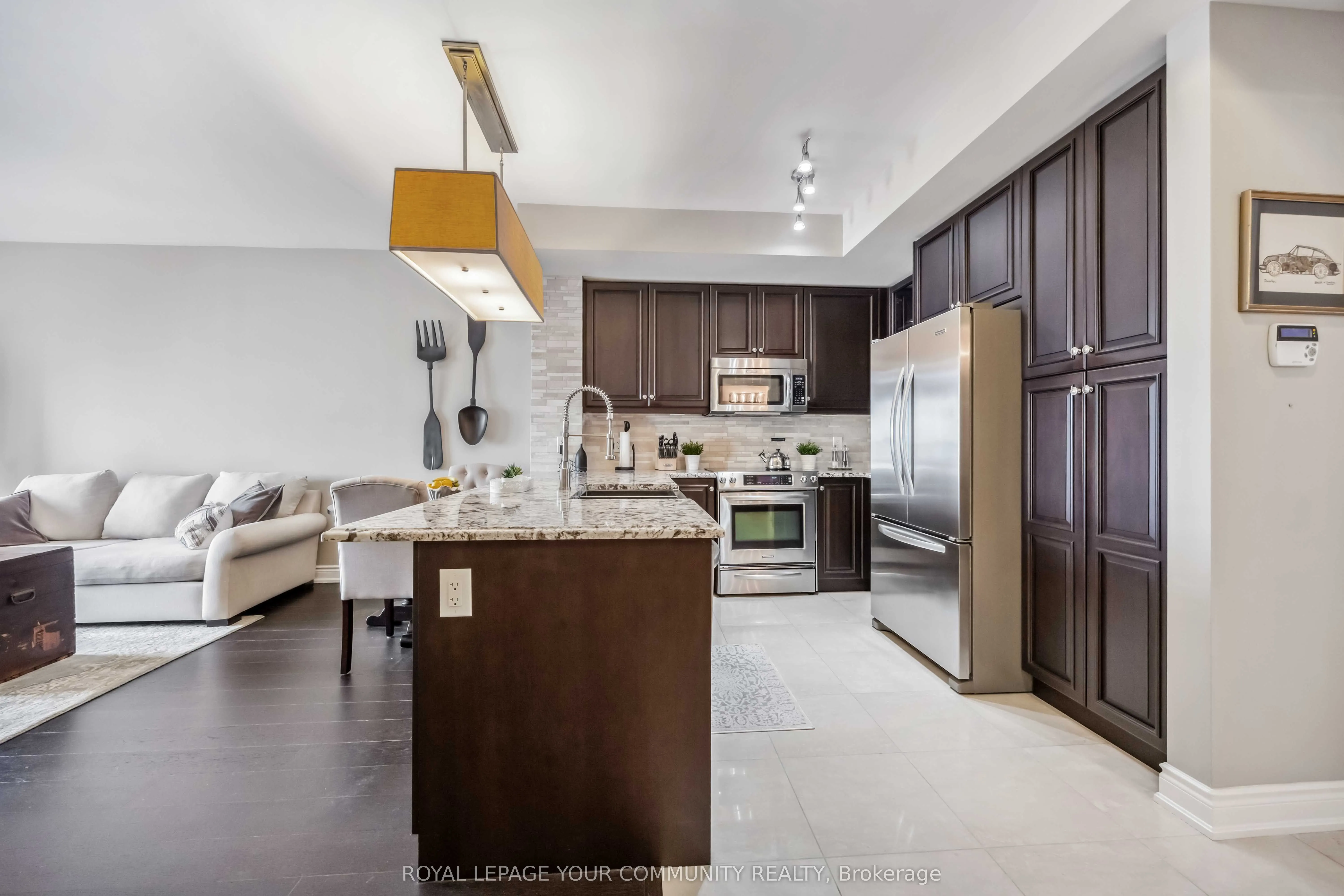 9245 Jane Street, #1209