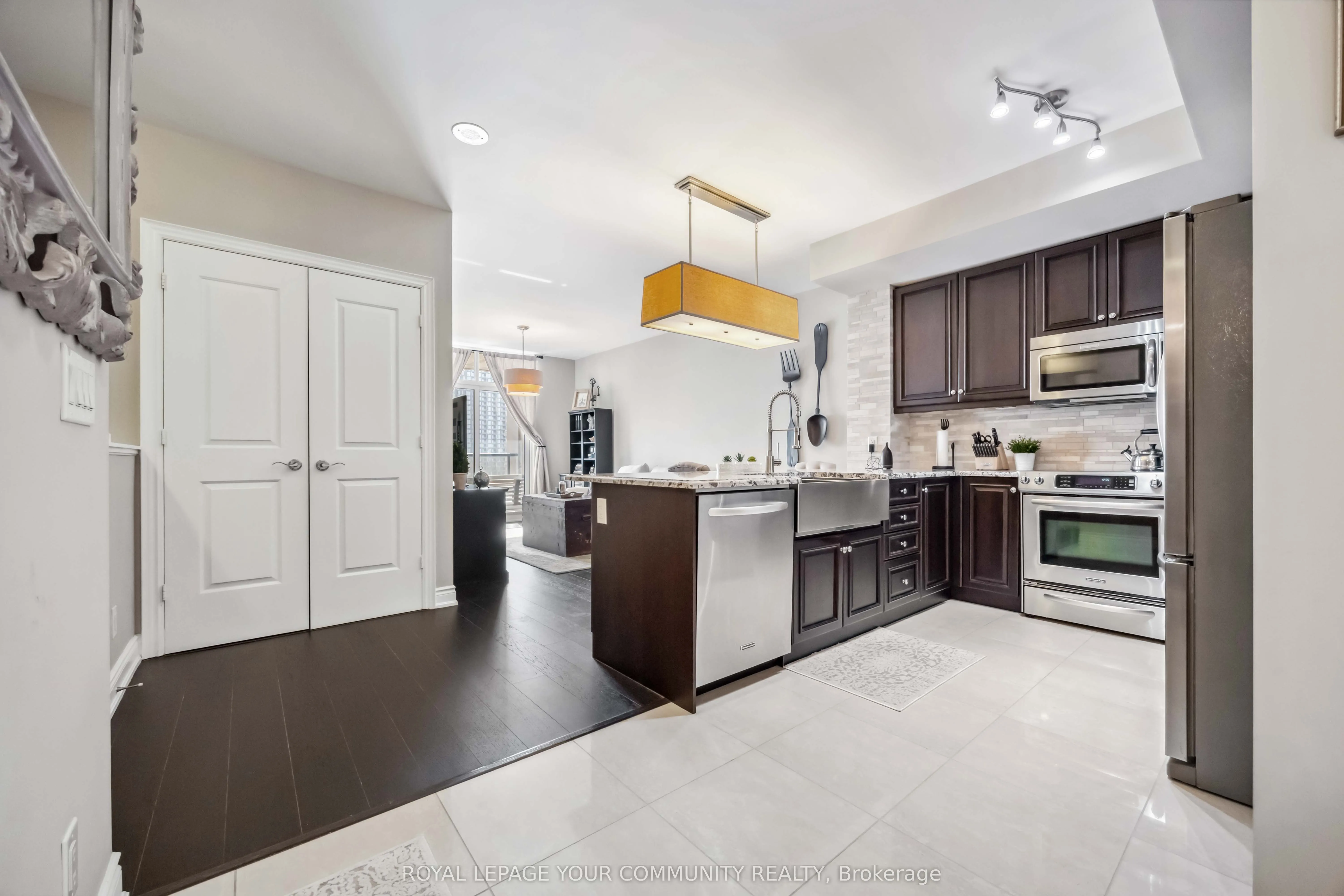9245 Jane Street, #1209