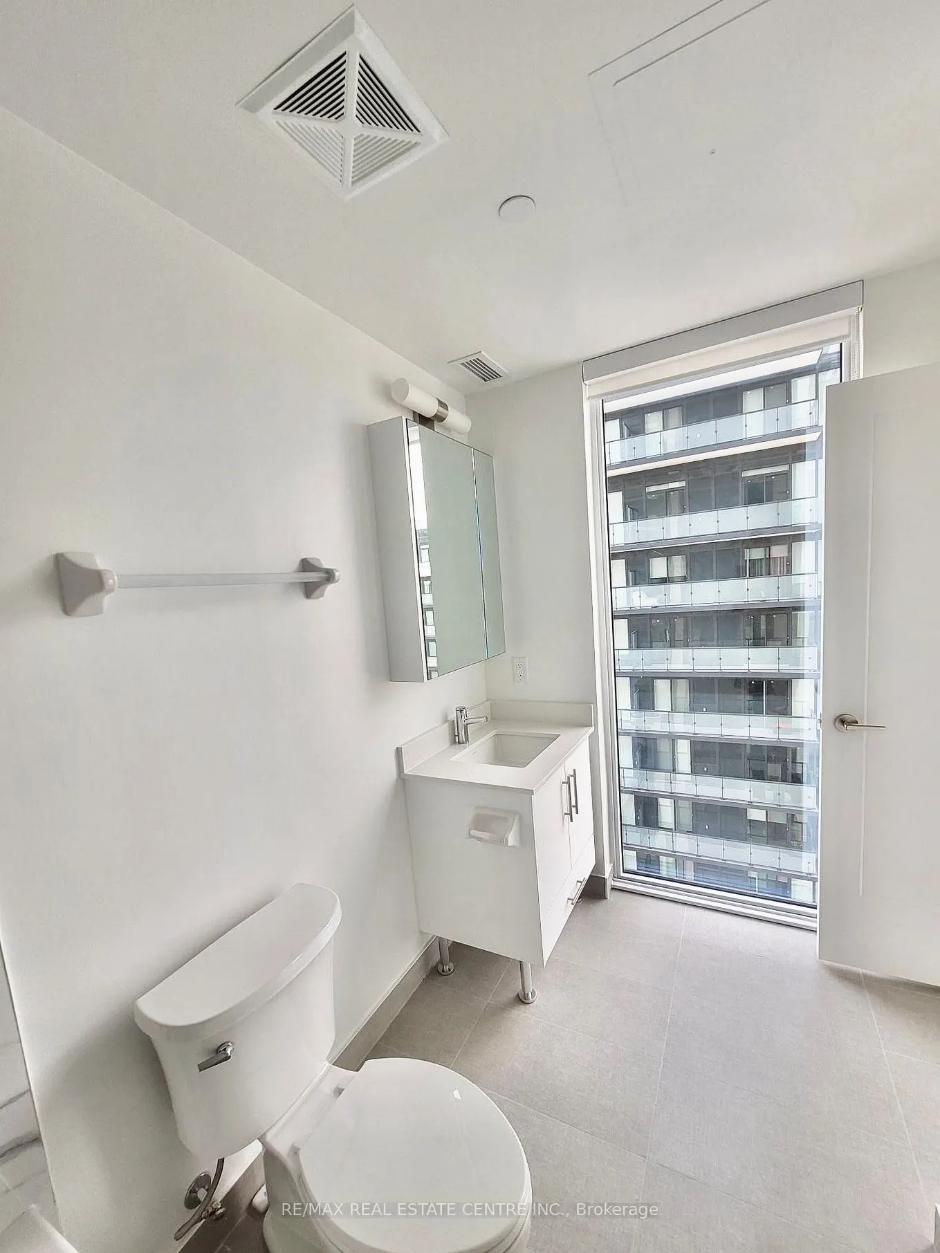 95 Oneida Crescent, #1504