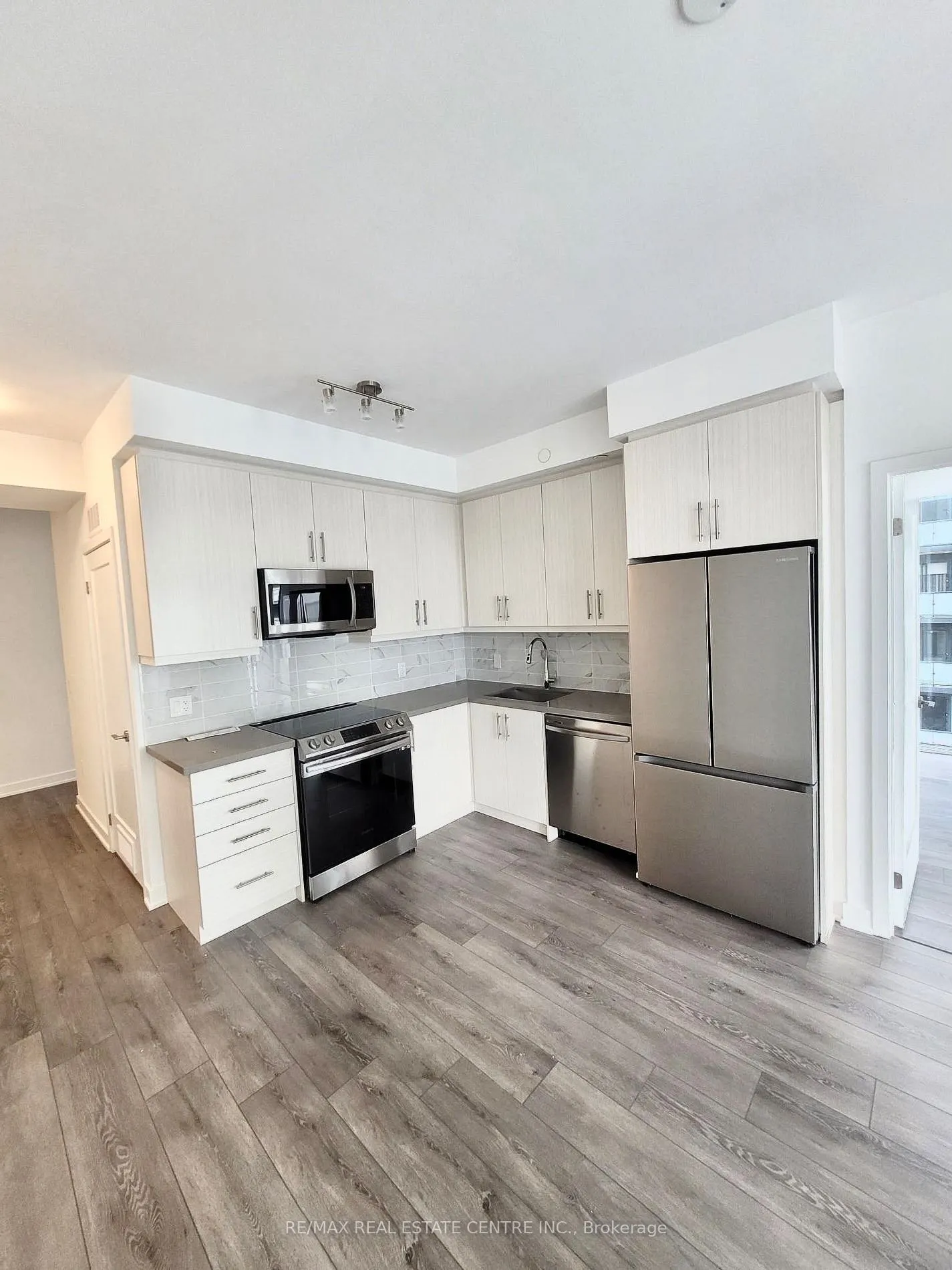 95 Oneida Crescent, #1504