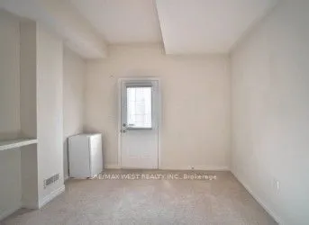15 Old Colony Road, #11