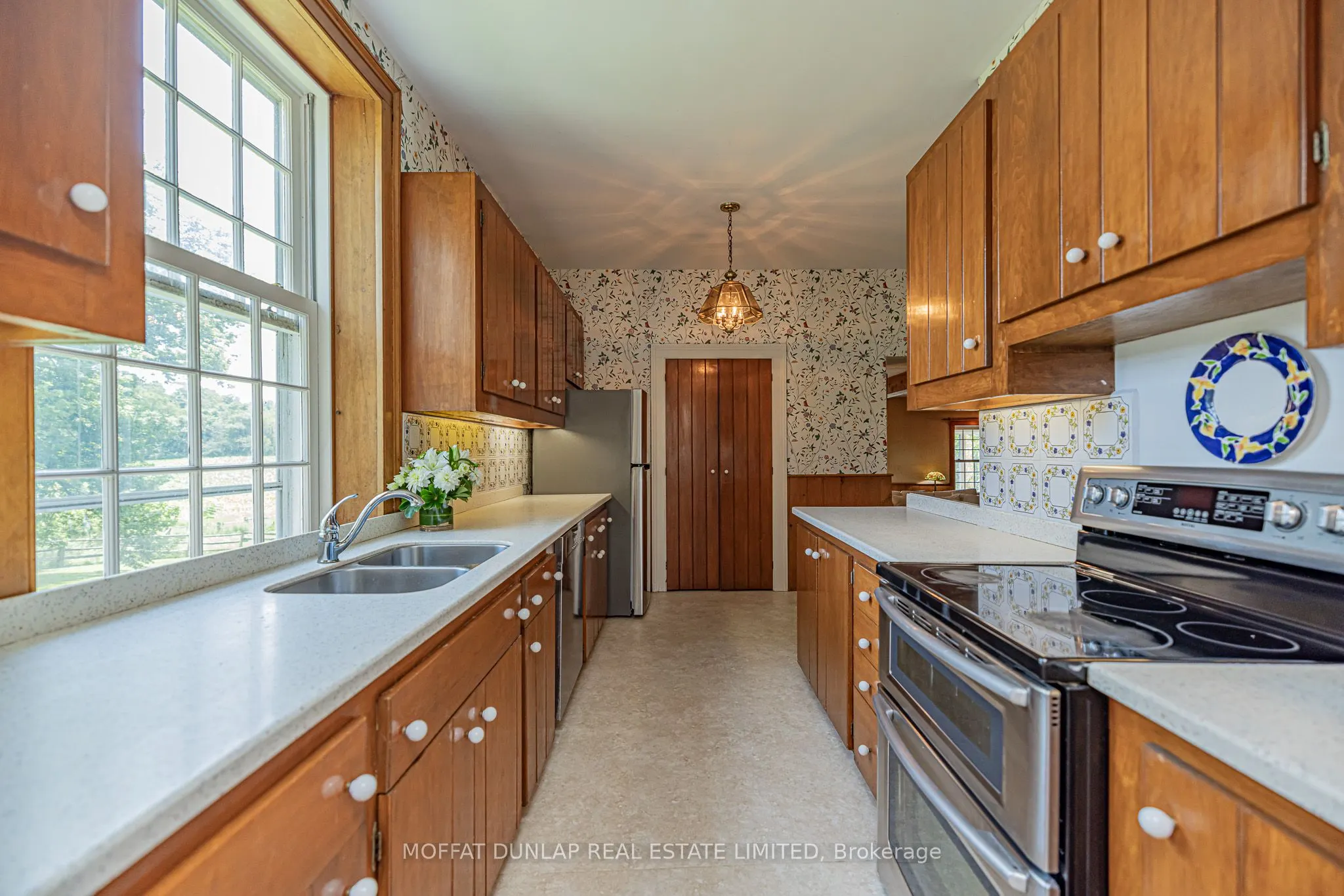 8185 17th Side Road