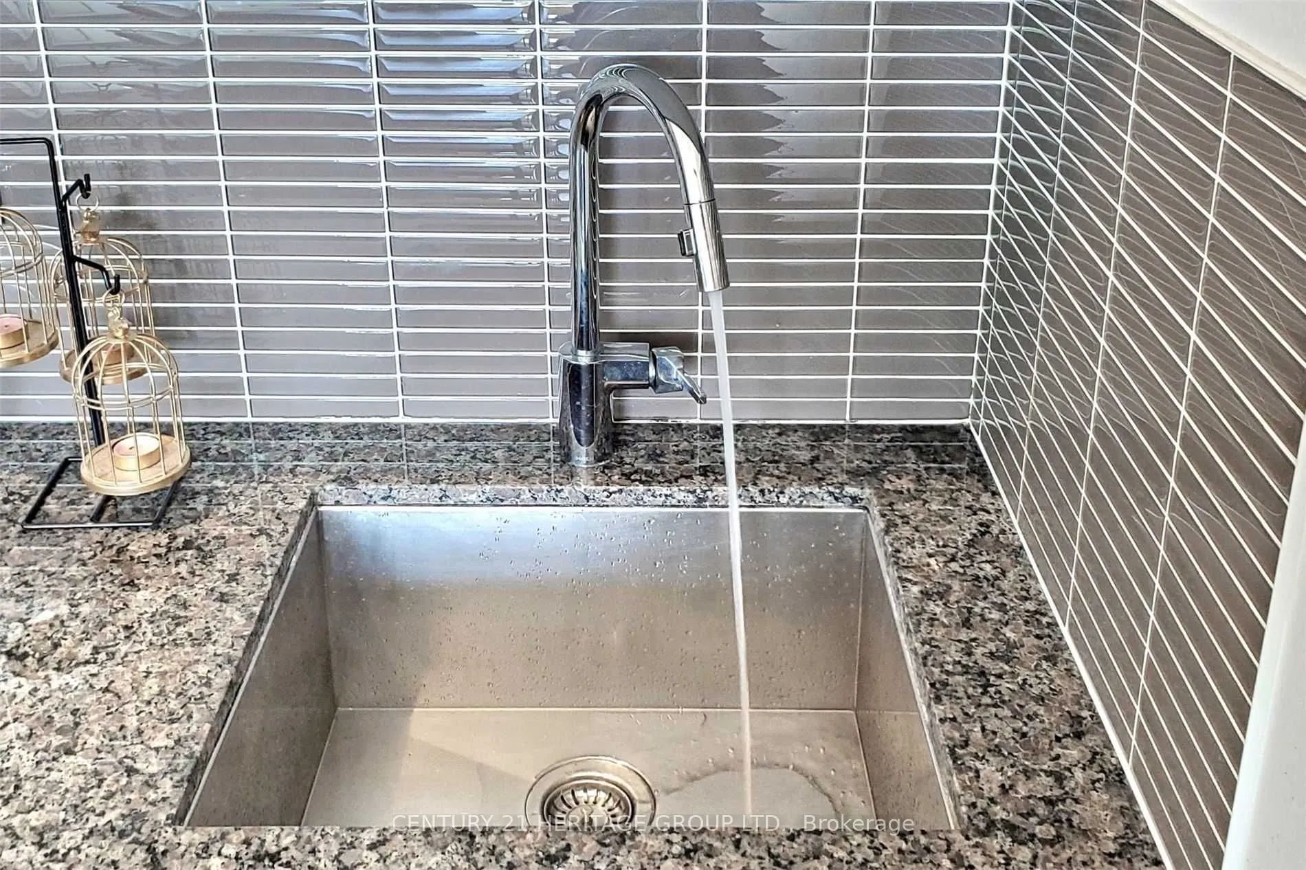 8763 Bayview Avenue N, #201