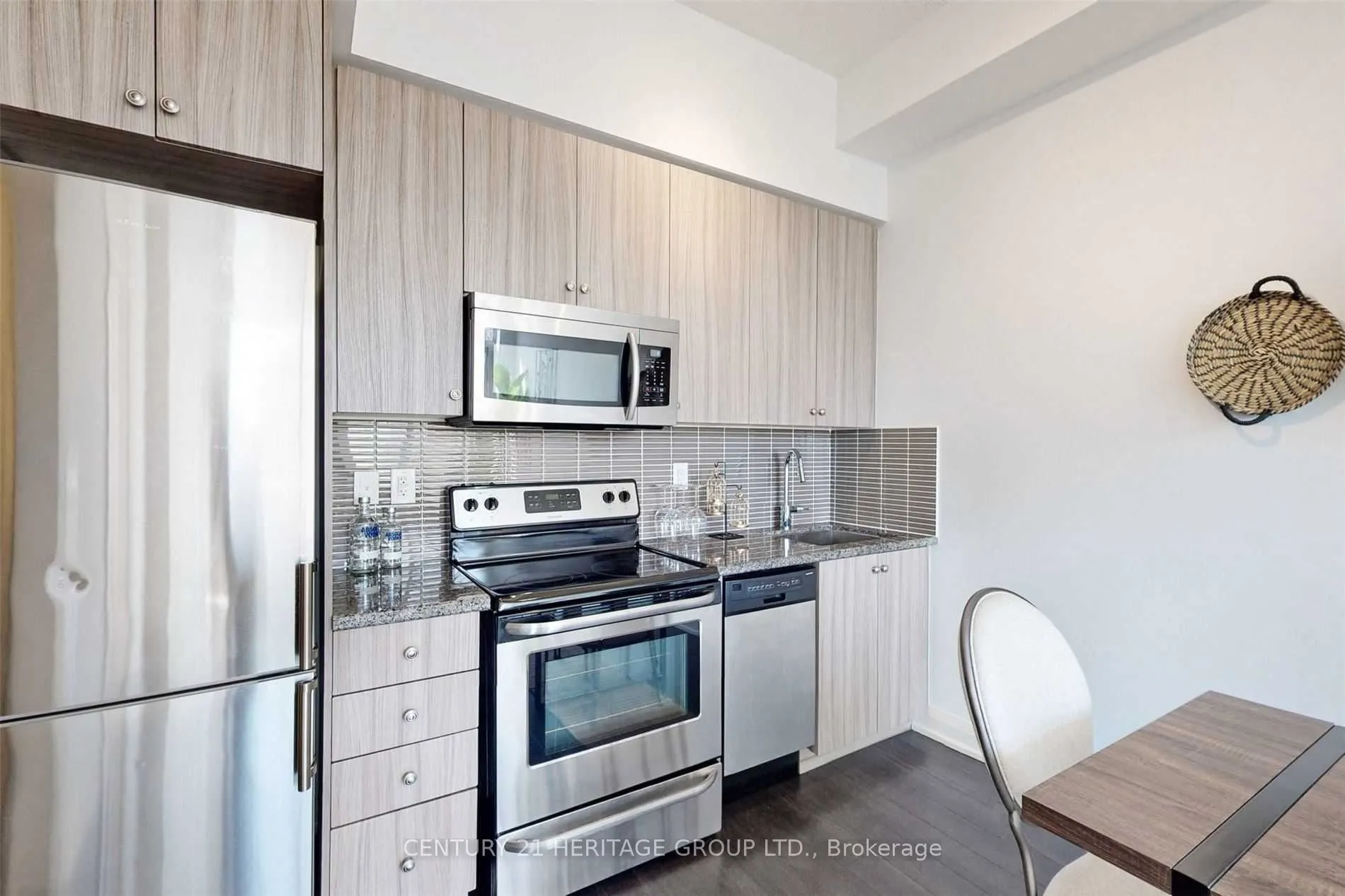 8763 Bayview Avenue N, #201