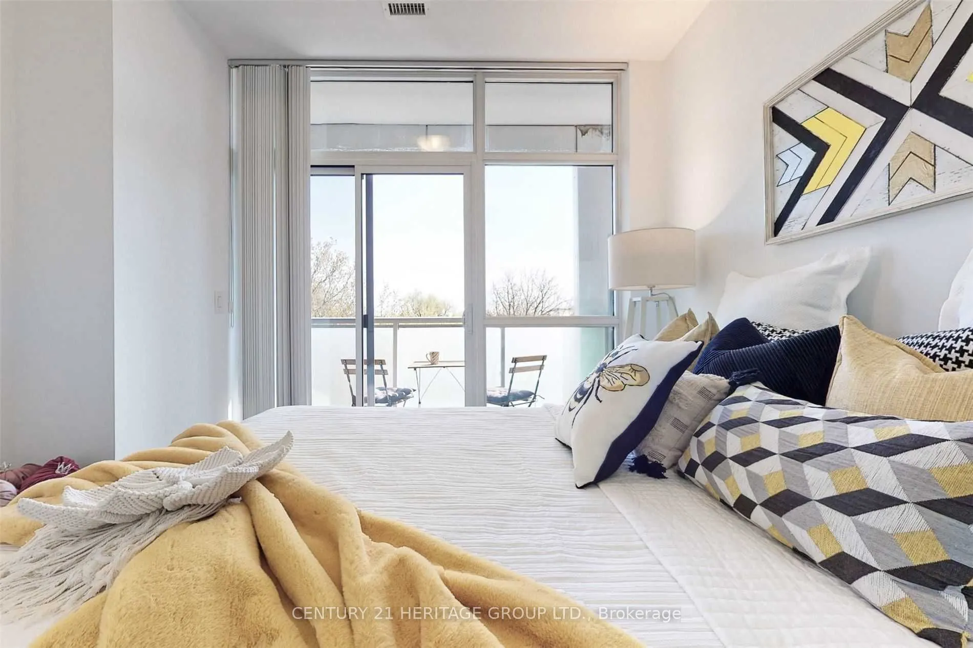 8763 Bayview Avenue N, #201