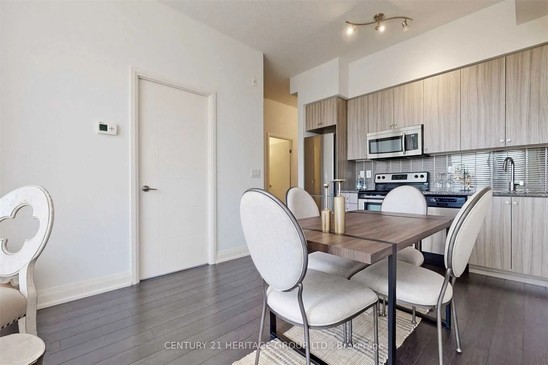 8763 Bayview Avenue N, #201