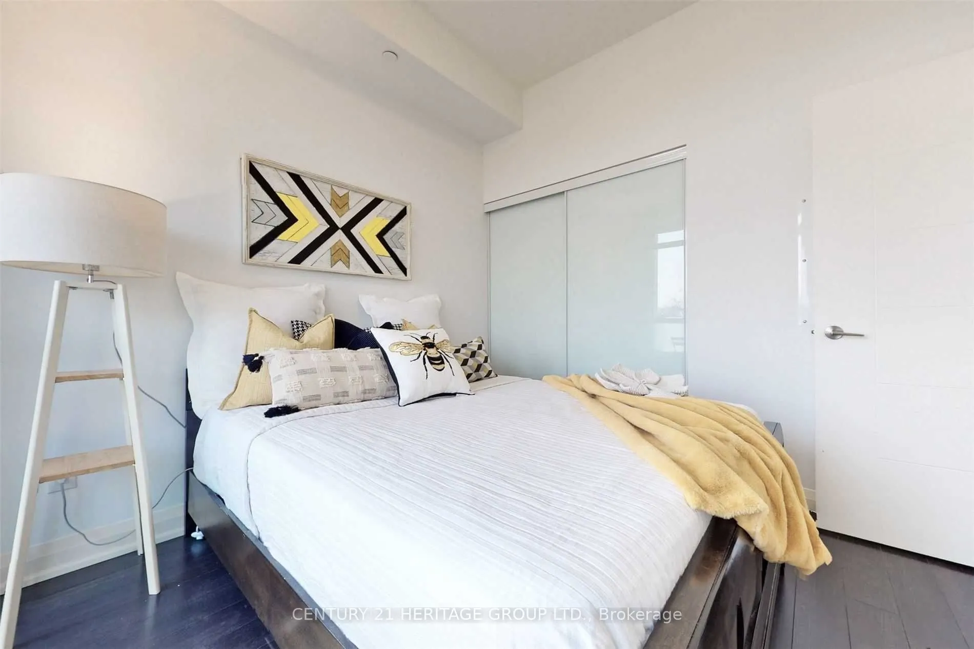 8763 Bayview Avenue N, #201