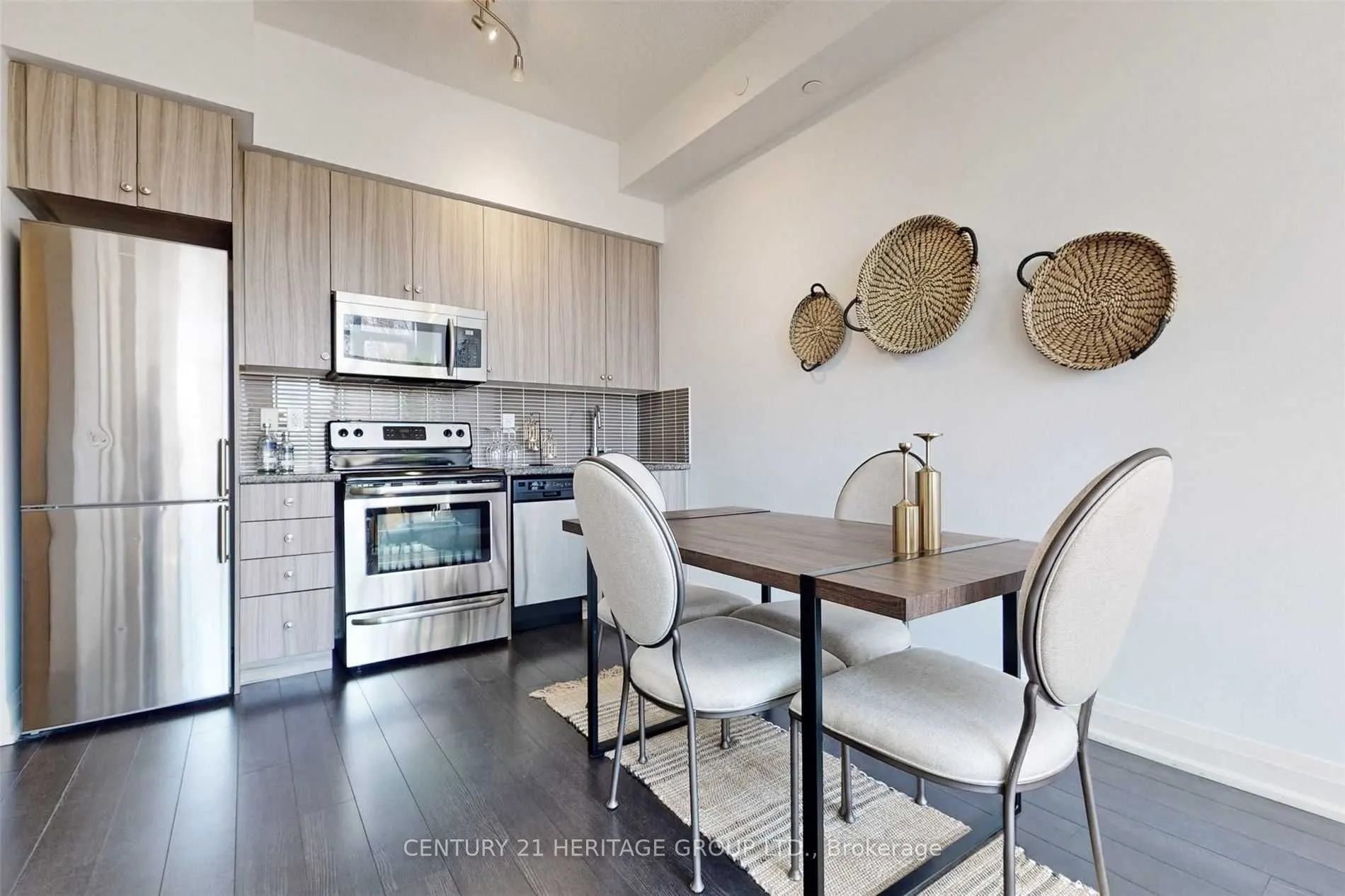 8763 Bayview Avenue N, #201