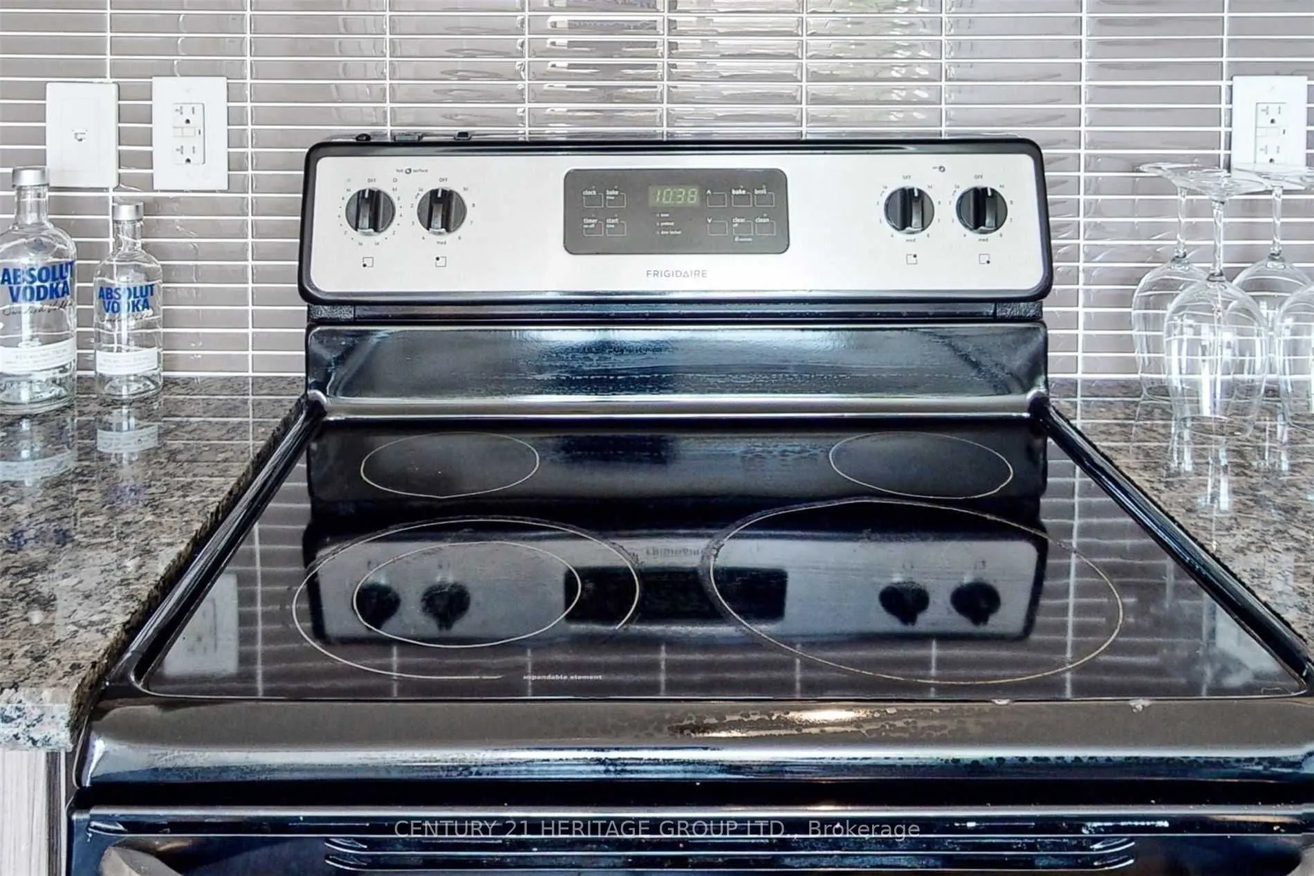 8763 Bayview Avenue N, #201