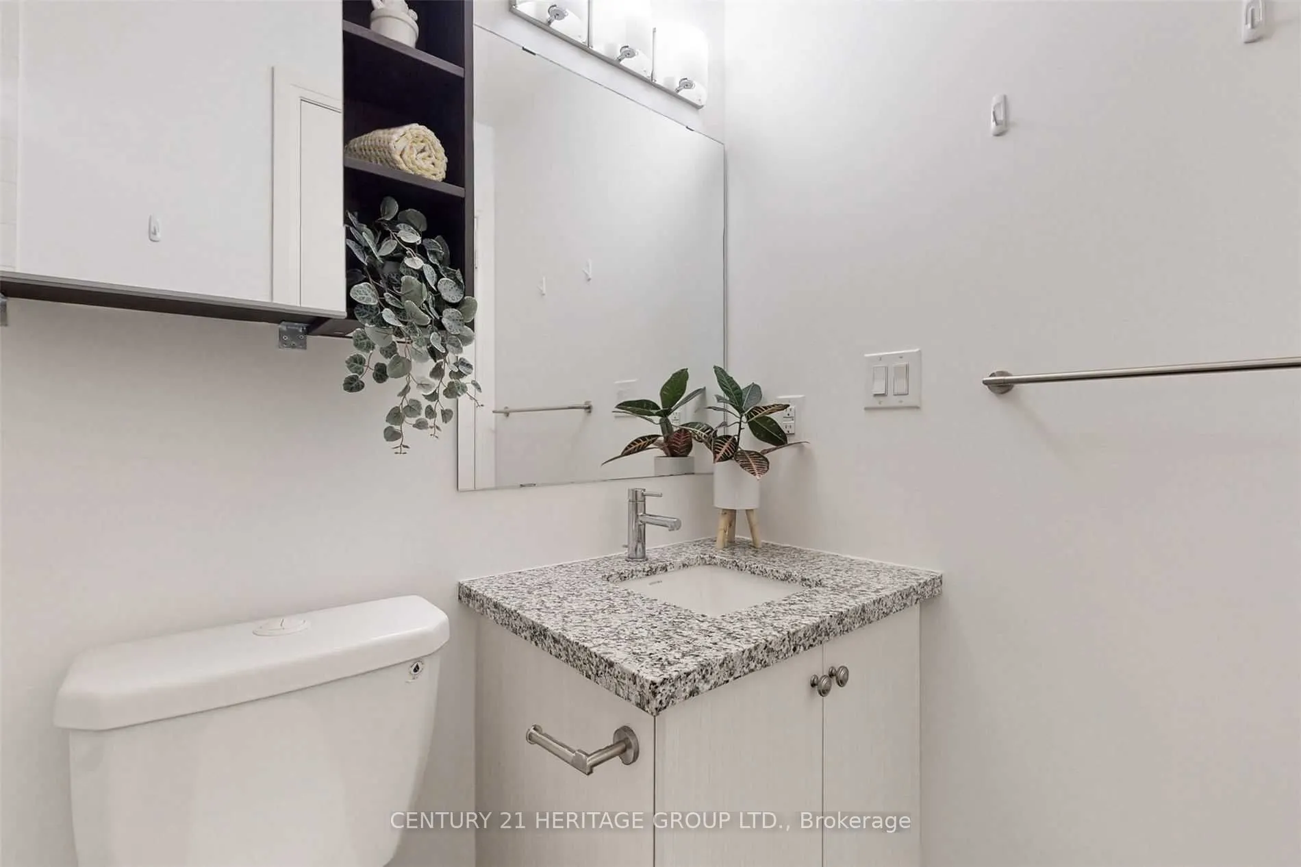 8763 Bayview Avenue N, #201