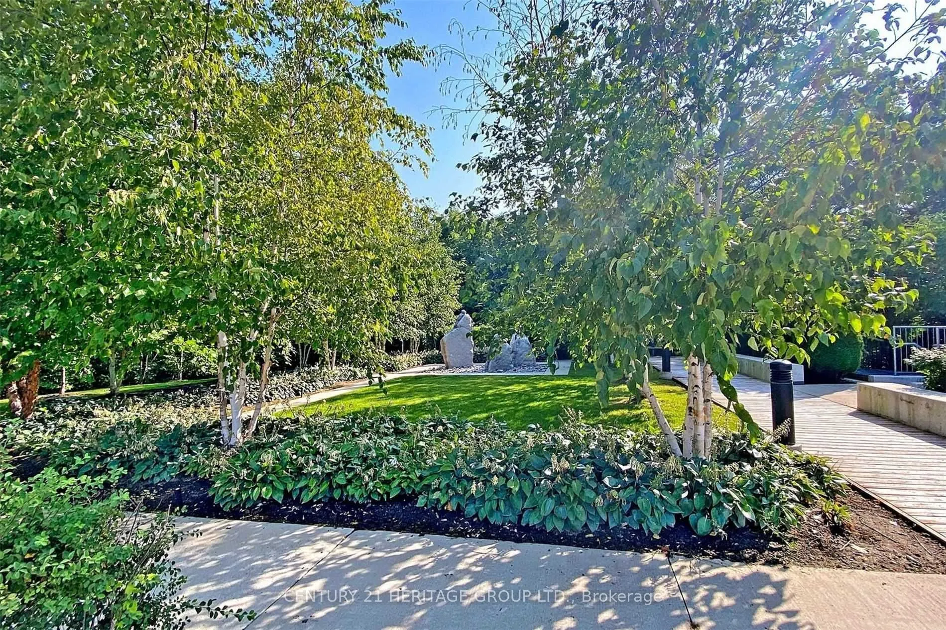 8763 Bayview Avenue N, #201