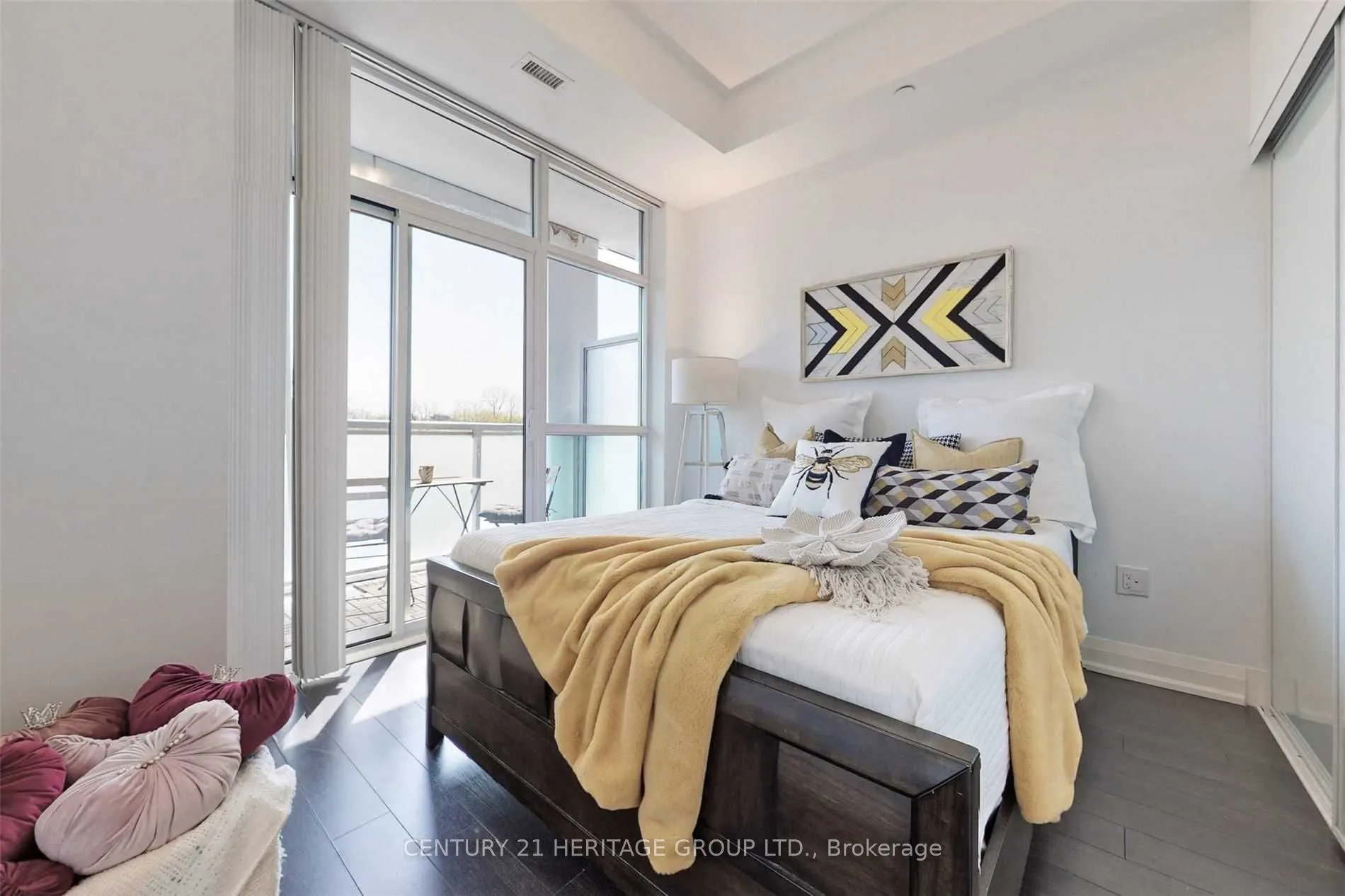 8763 Bayview Avenue N, #201