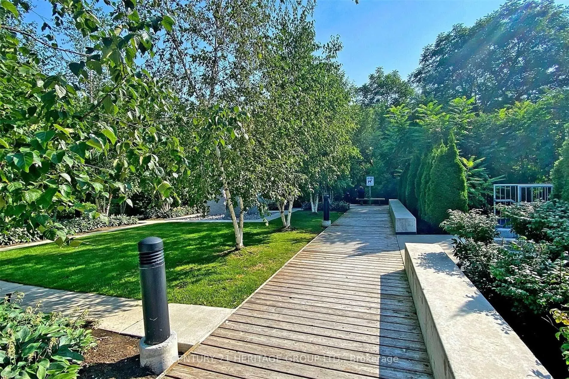 8763 Bayview Avenue N, #201