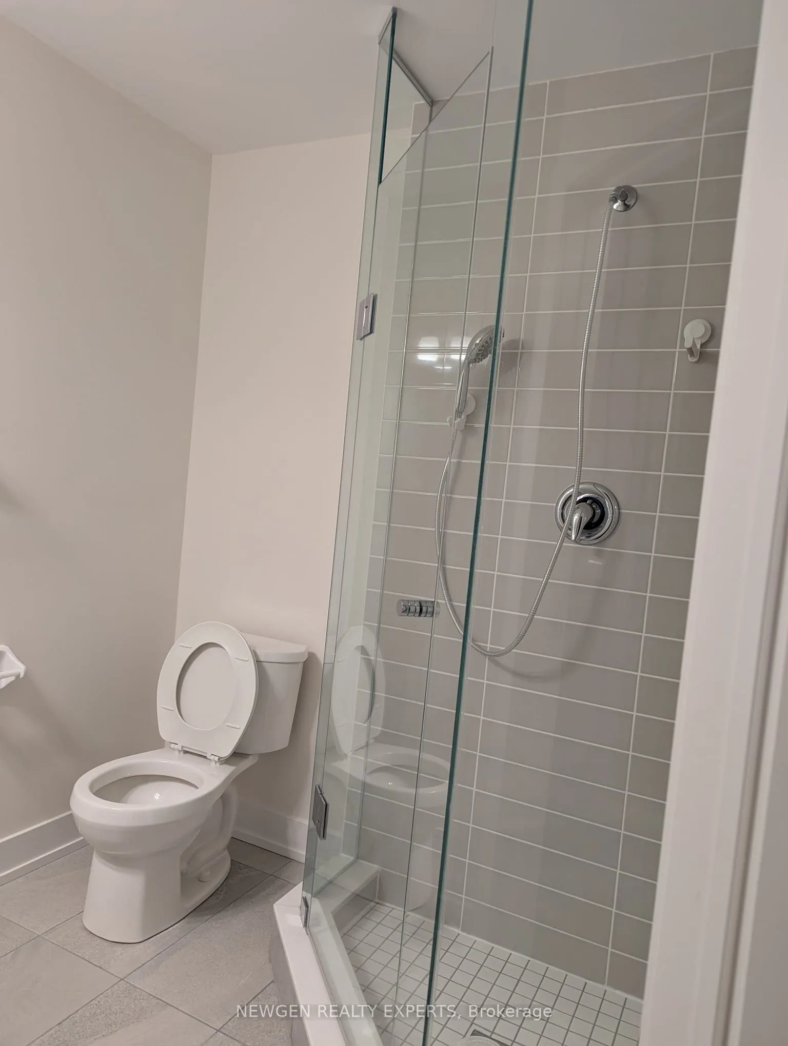8 Sayers Lane S, #2