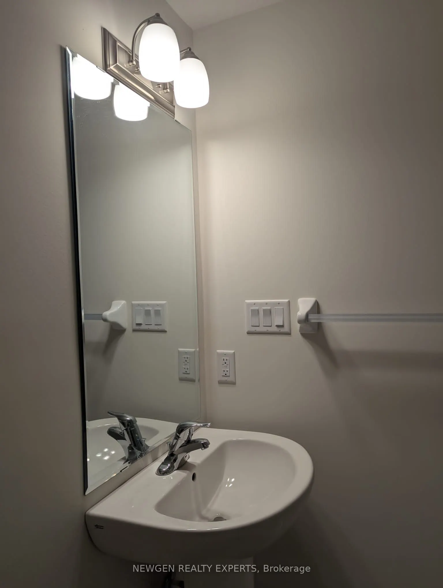 8 Sayers Lane S, #2