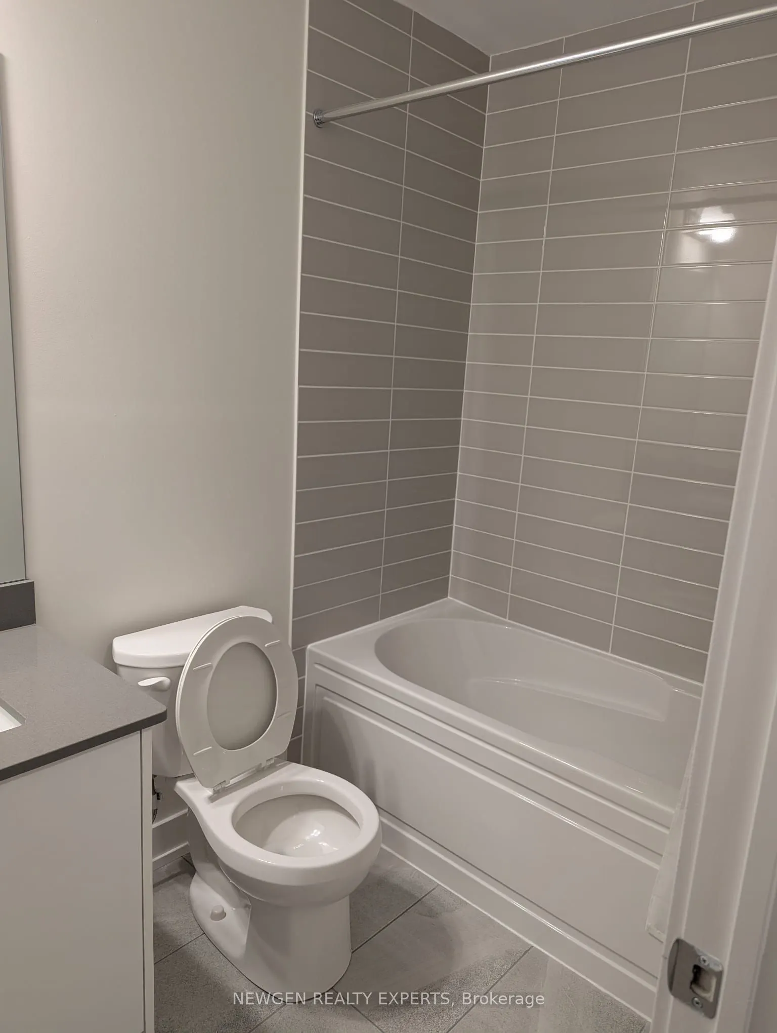 8 Sayers Lane S, #2
