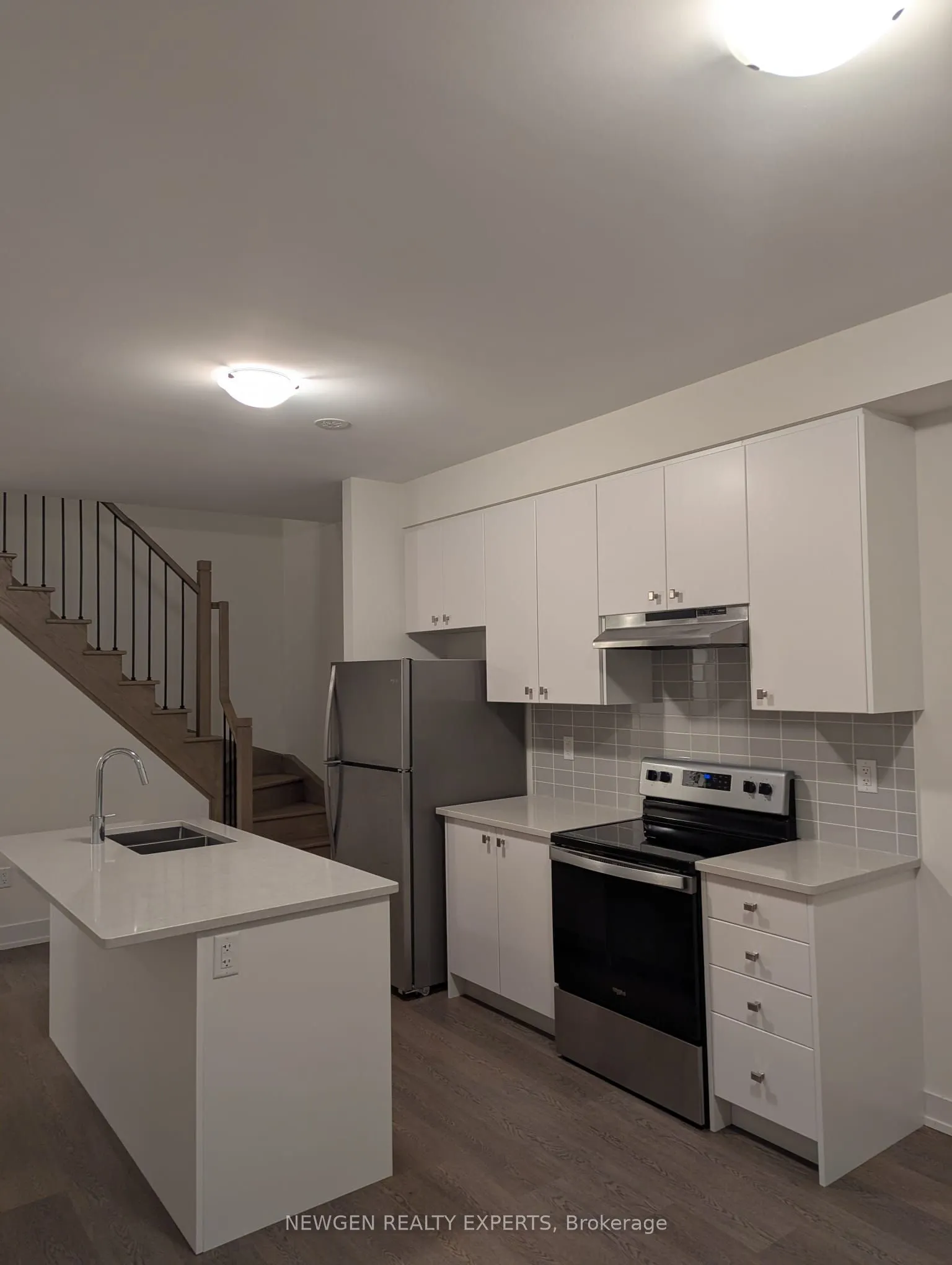 8 Sayers Lane S, #2