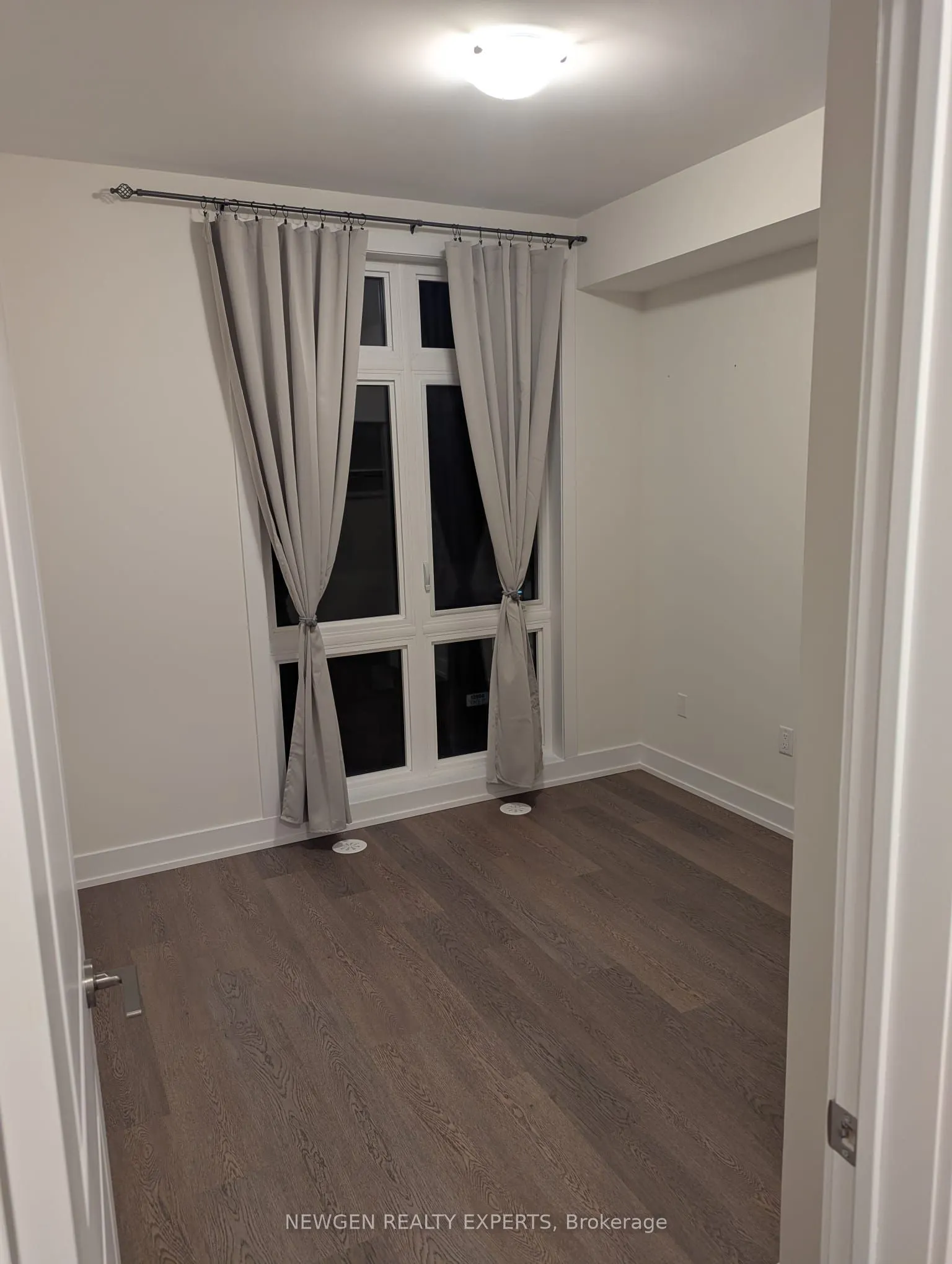 8 Sayers Lane S, #2