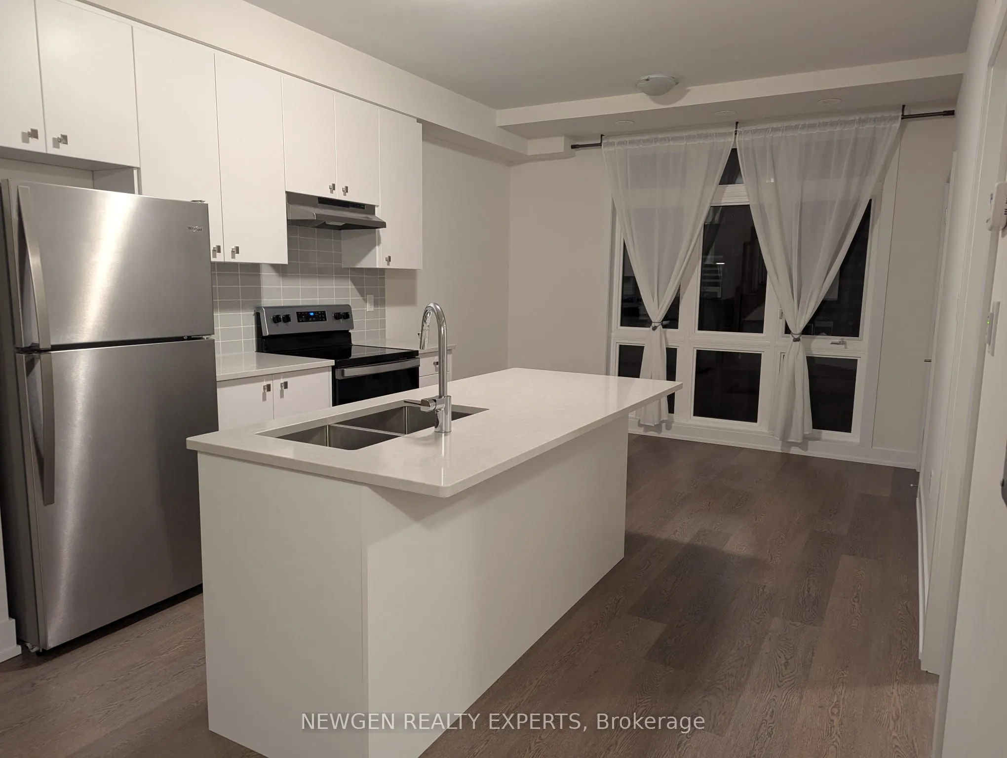 8 Sayers Lane S, #2