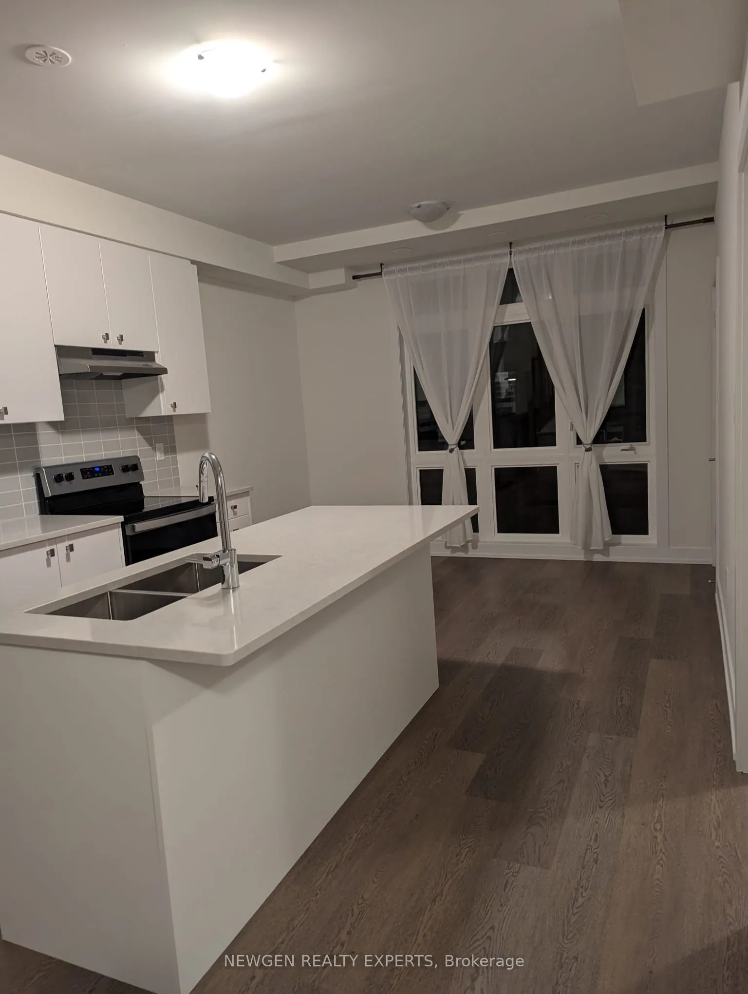 8 Sayers Lane S, #2